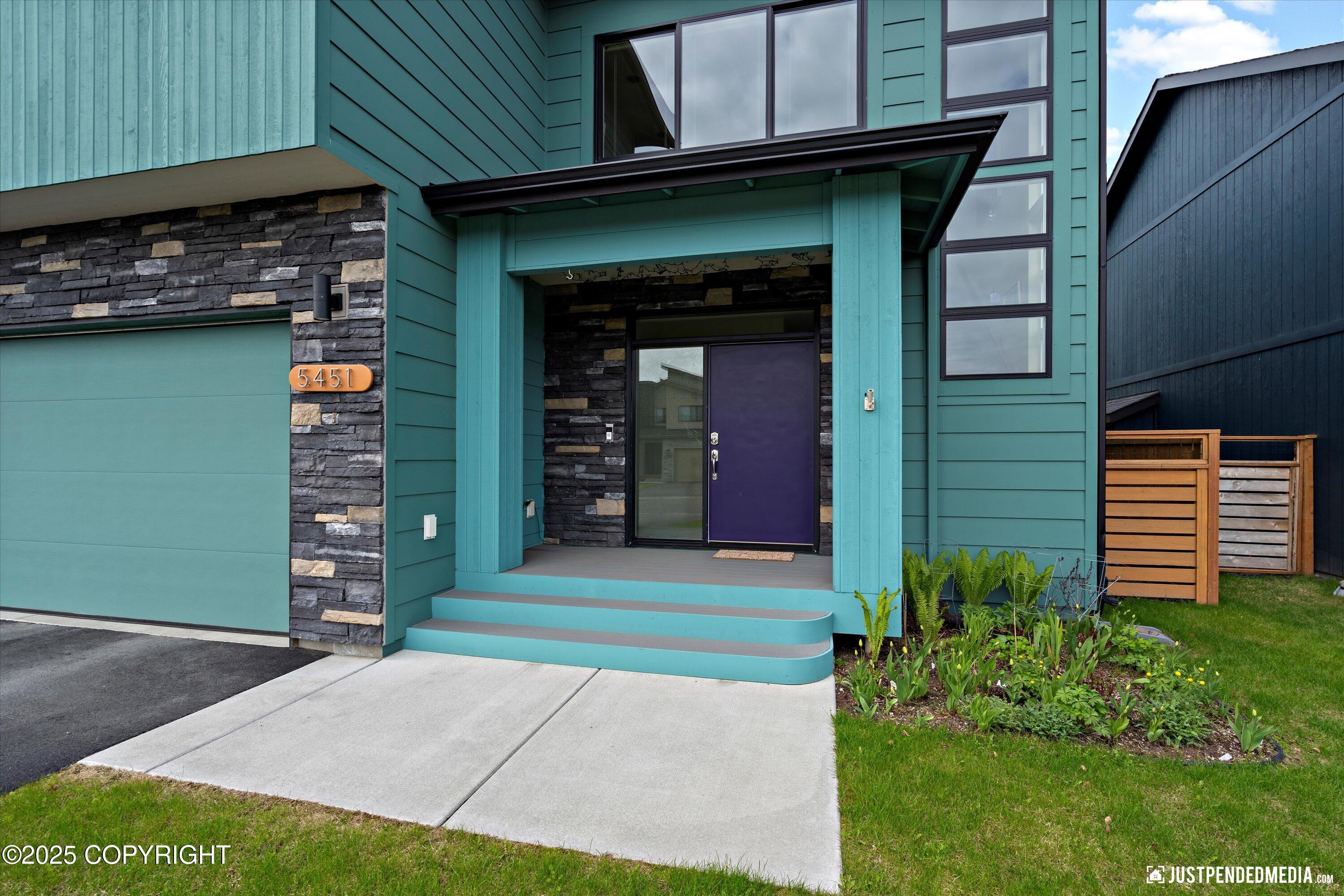 Anchorage, Alaska 99502, United States, 4 Bedrooms Bedrooms, ,3 BathroomsBathrooms,Residential,Pending,140294