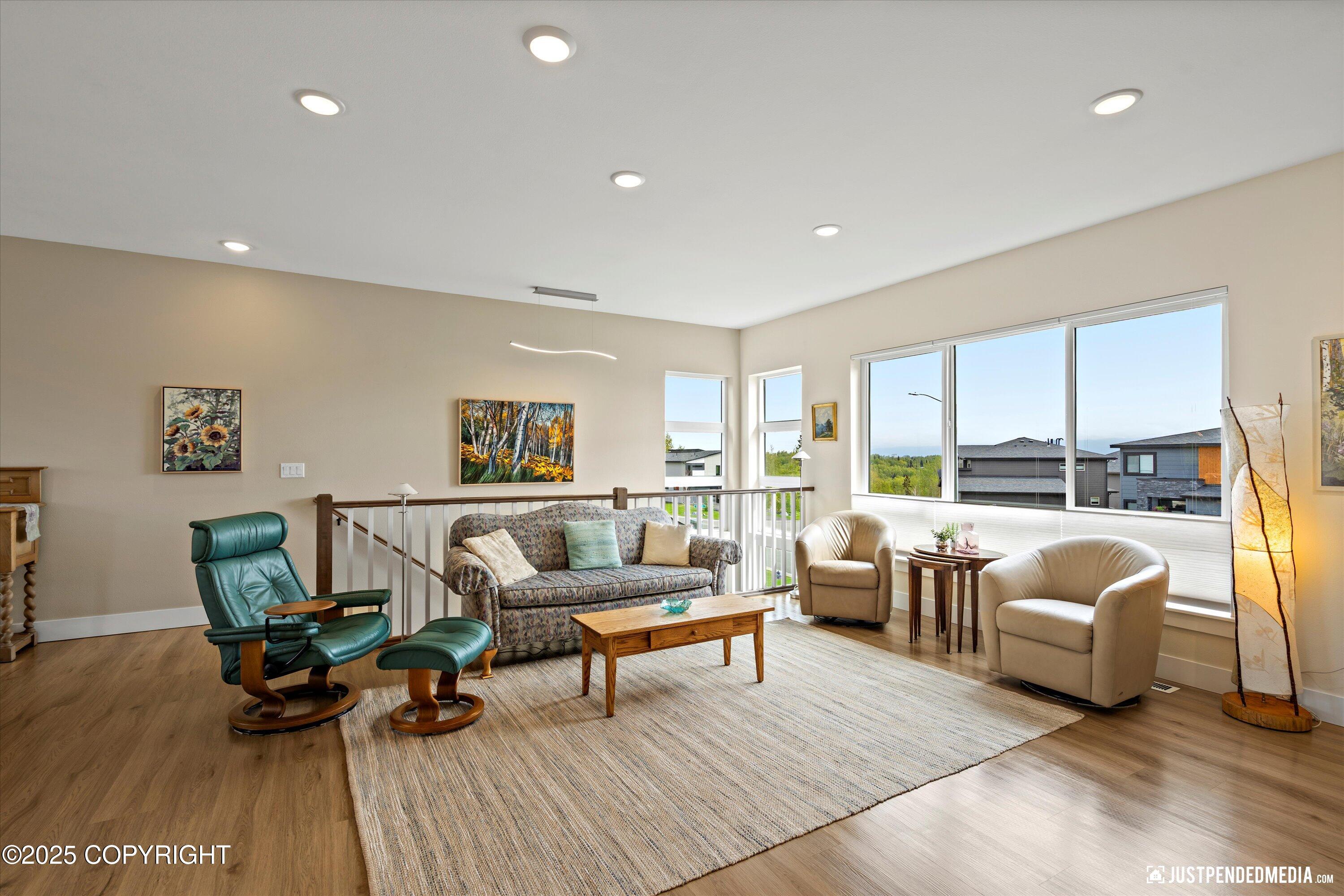 Anchorage, Alaska 99502, United States, 4 Bedrooms Bedrooms, ,3 BathroomsBathrooms,Residential,Pending,140294