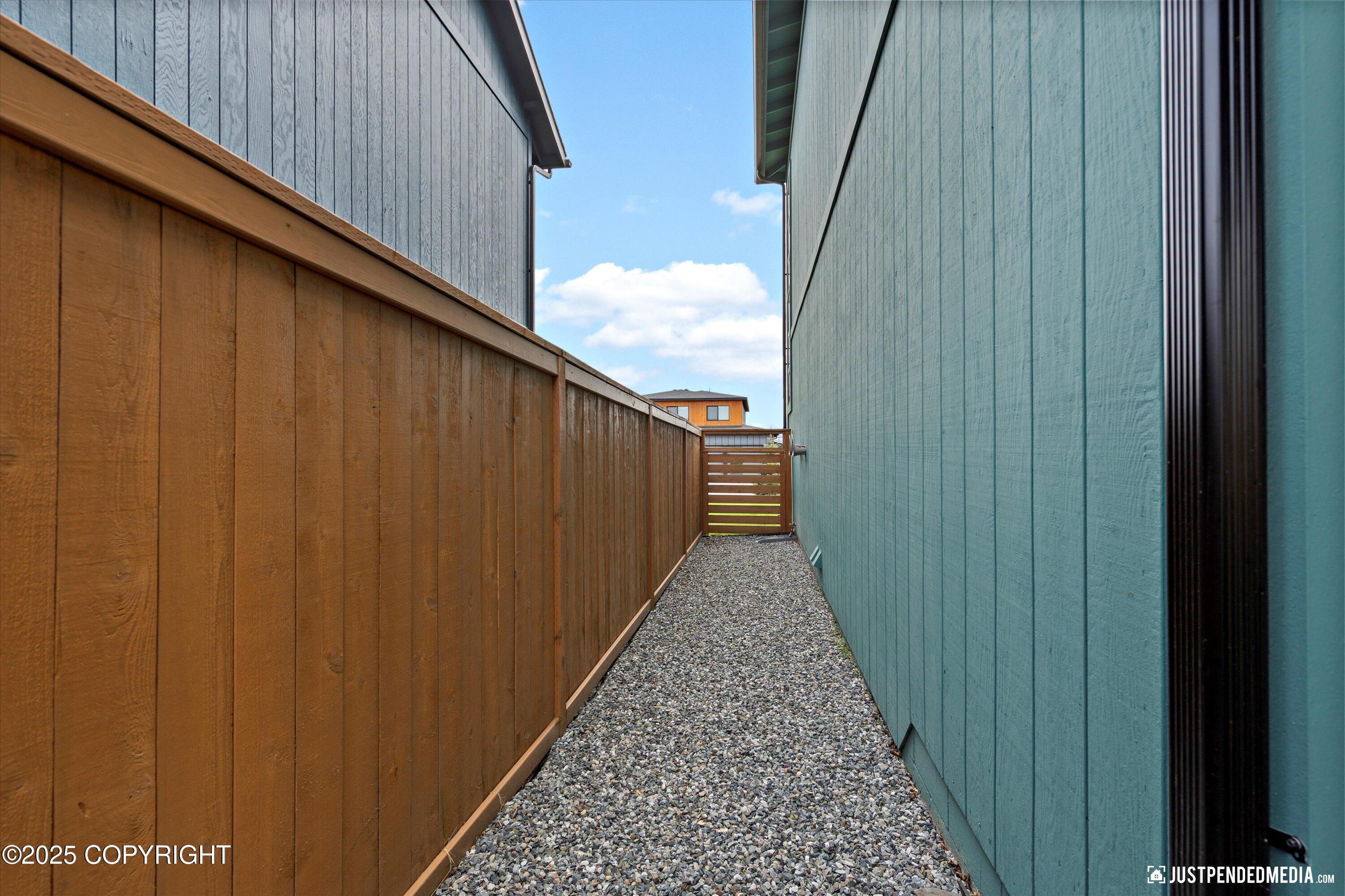 Anchorage, Alaska 99502, United States, 4 Bedrooms Bedrooms, ,3 BathroomsBathrooms,Residential,Pending,140294