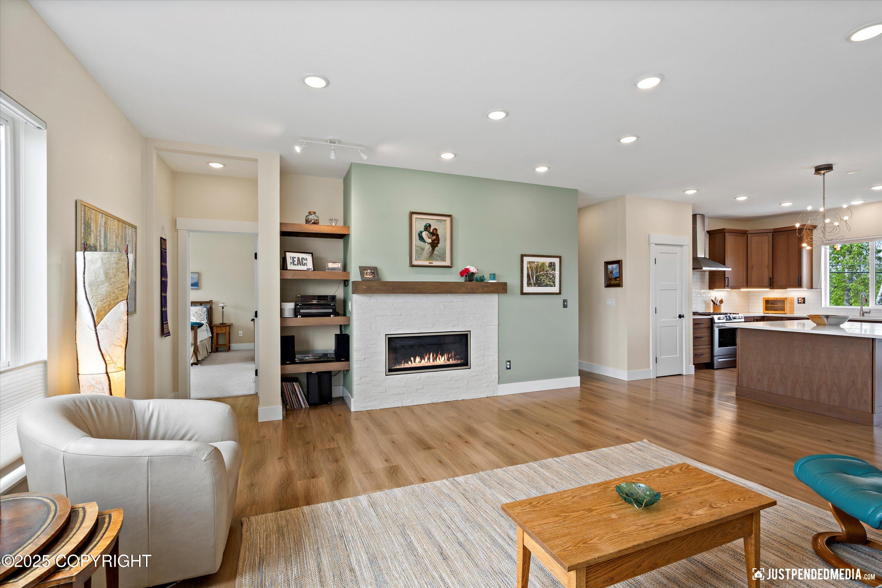 Anchorage, Alaska 99502, United States, 4 Bedrooms Bedrooms, ,3 BathroomsBathrooms,Residential,Pending,140294