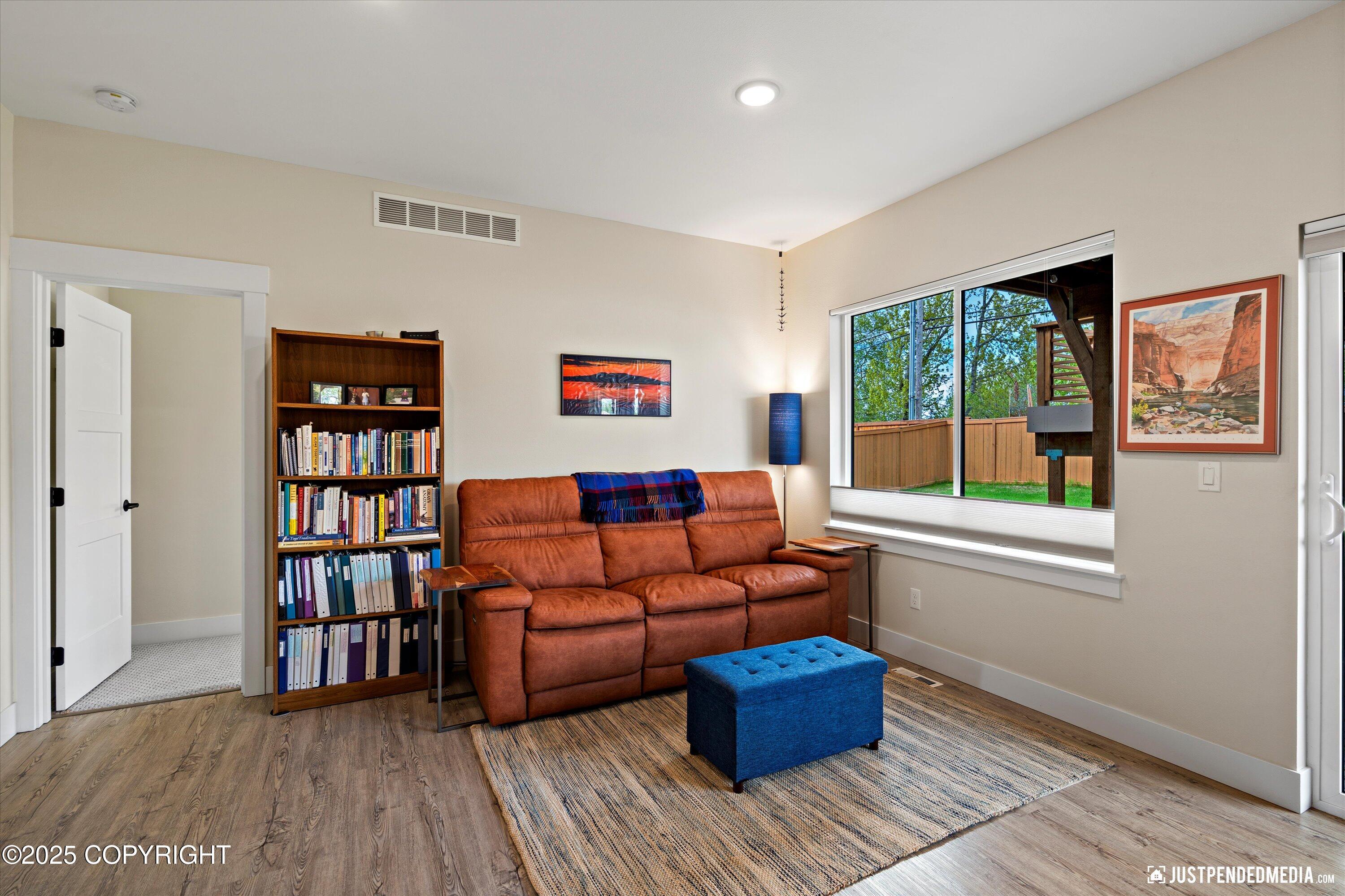 Anchorage, Alaska 99502, United States, 4 Bedrooms Bedrooms, ,3 BathroomsBathrooms,Residential,Pending,140294