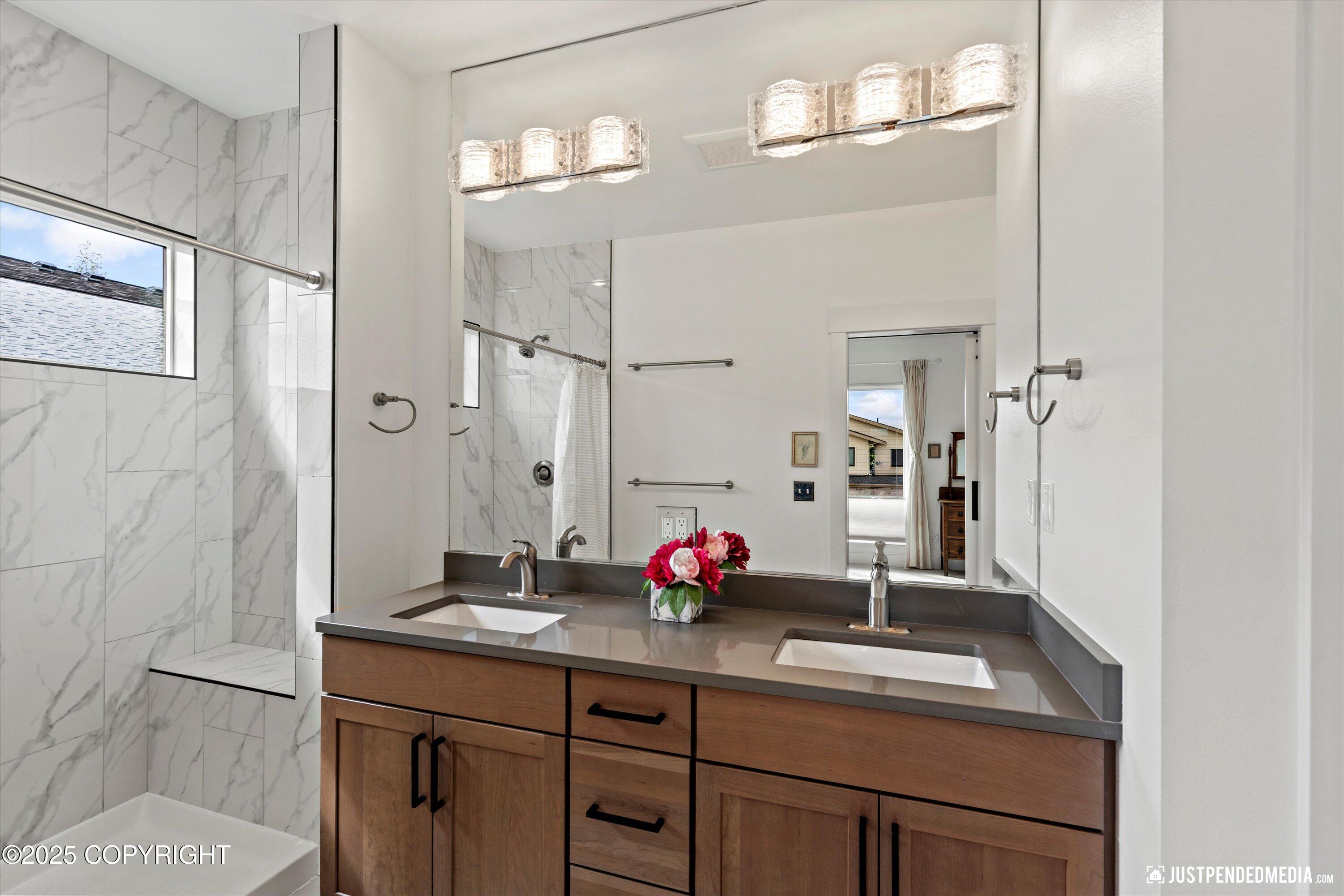 Anchorage, Alaska 99502, United States, 4 Bedrooms Bedrooms, ,3 BathroomsBathrooms,Residential,Pending,140294