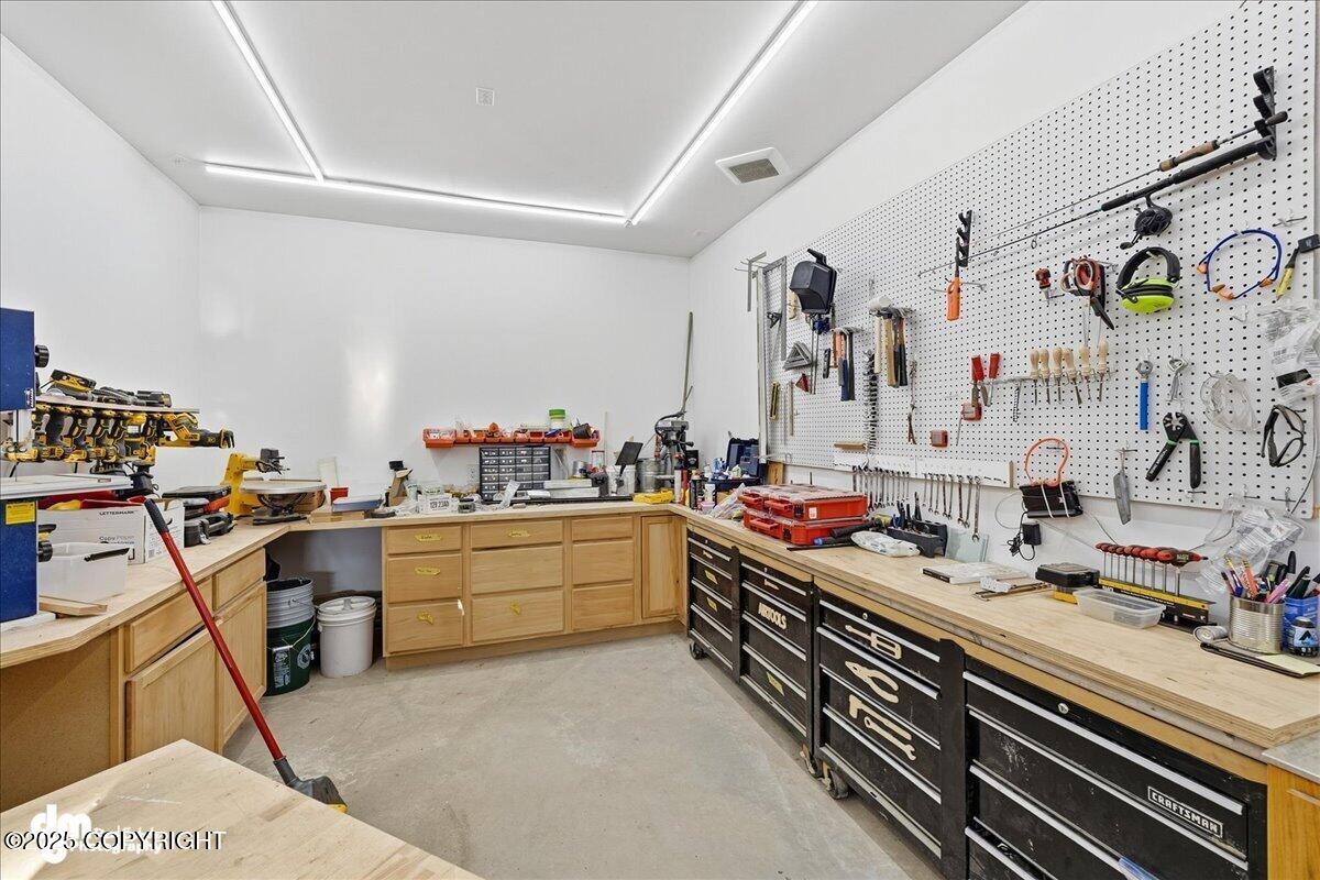 Anchor Point, Alaska 99556, United States, 6 Bedrooms Bedrooms, ,3 BathroomsBathrooms,Residential,Active,230556