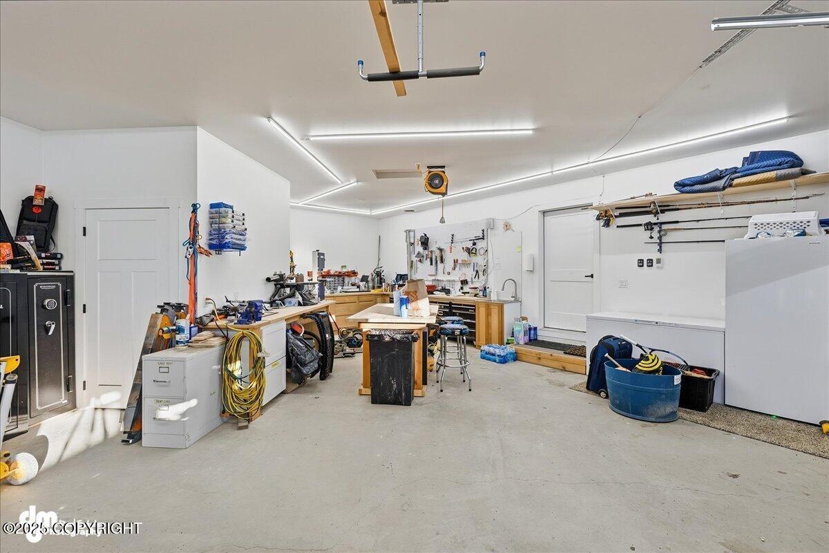 Anchor Point, Alaska 99556, United States, 6 Bedrooms Bedrooms, ,3 BathroomsBathrooms,Residential,Active,230556