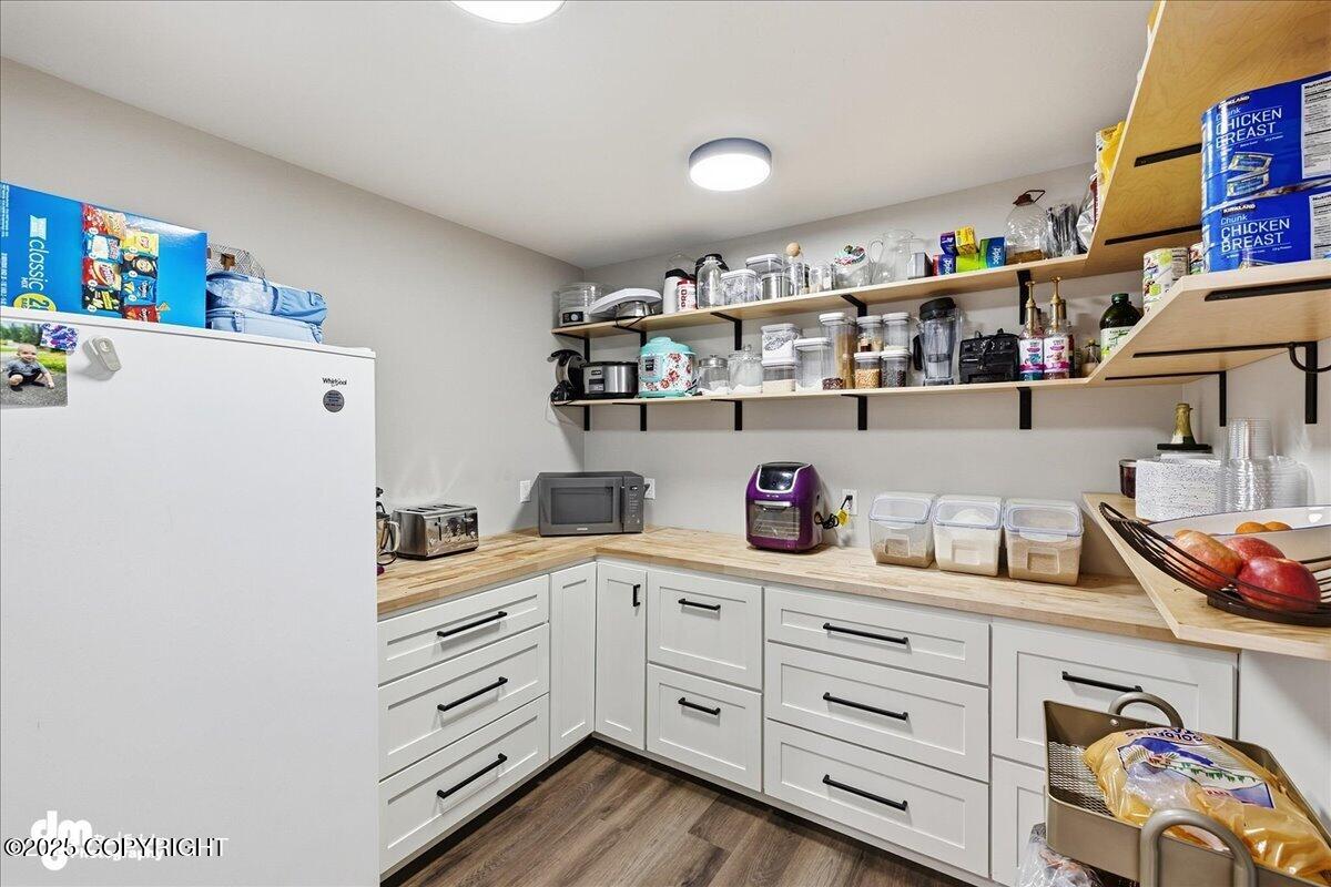 Anchor Point, Alaska 99556, United States, 6 Bedrooms Bedrooms, ,3 BathroomsBathrooms,Residential,Active,230556