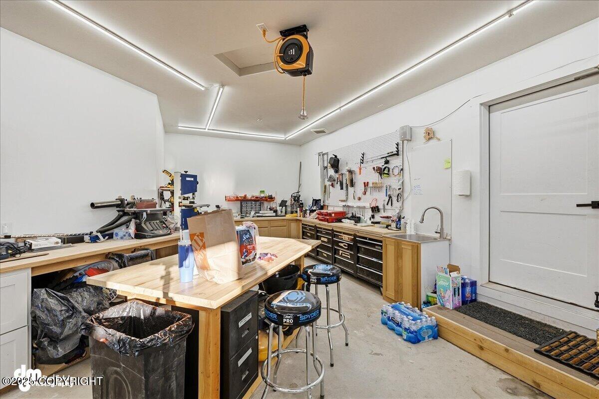 Anchor Point, Alaska 99556, United States, 6 Bedrooms Bedrooms, ,3 BathroomsBathrooms,Residential,Active,230556