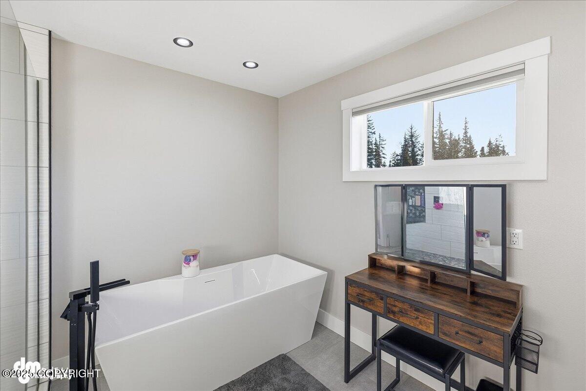 Anchor Point, Alaska 99556, United States, 6 Bedrooms Bedrooms, ,3 BathroomsBathrooms,Residential,Active,230556