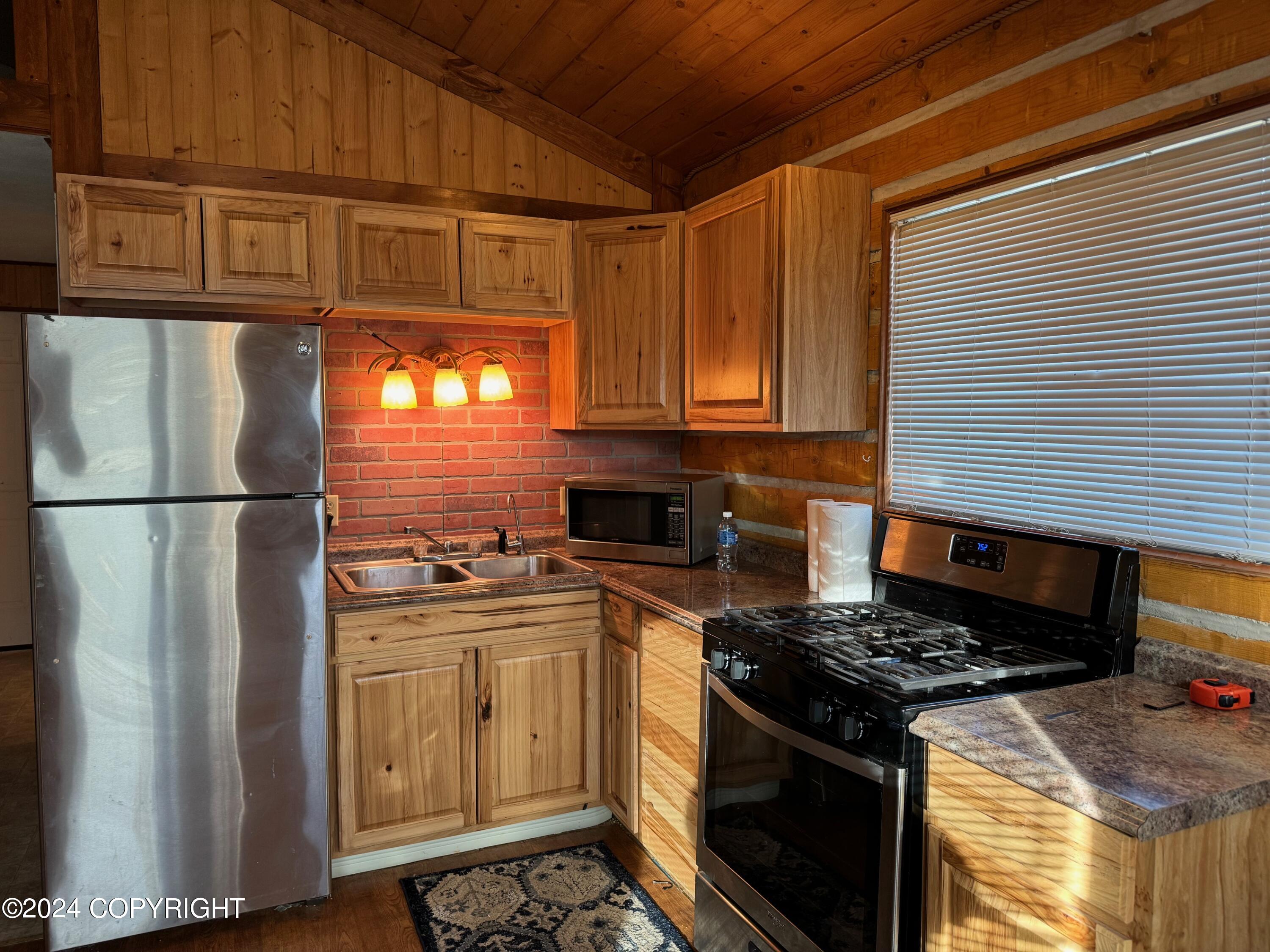 1020 Glenn Highway, Glennallen, Alaska image 3