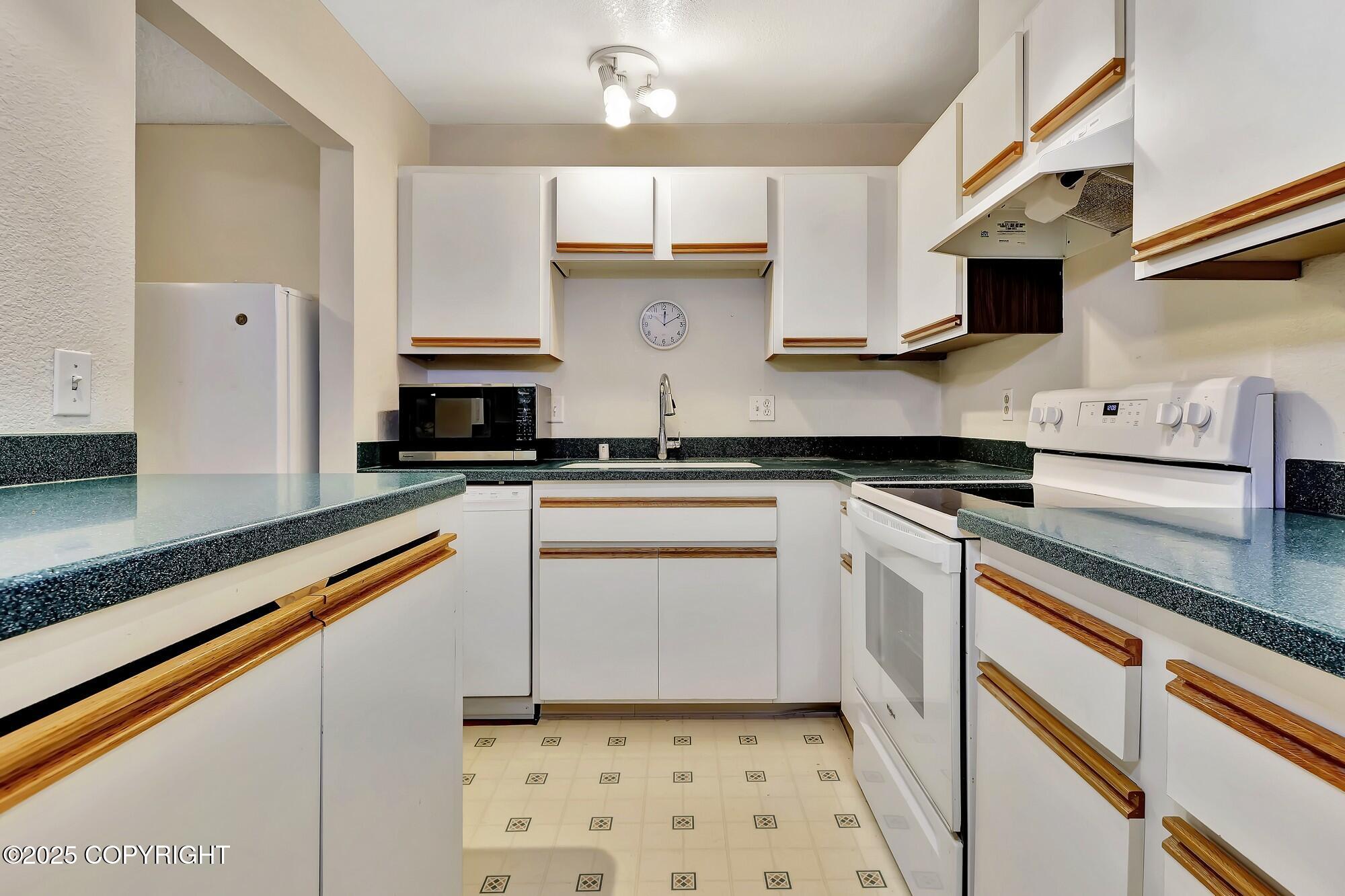 2632 Glacier Street #B7, Anchorage, Alaska image 7