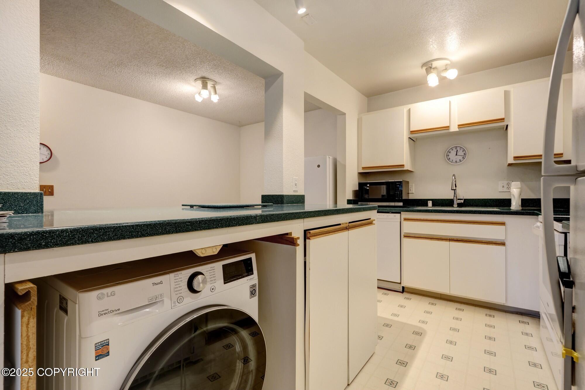 2632 Glacier Street #B7, Anchorage, Alaska image 15