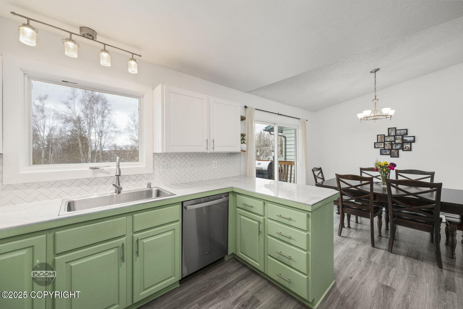 7025 Fredricks Drive, Anchorage, Alaska image 8