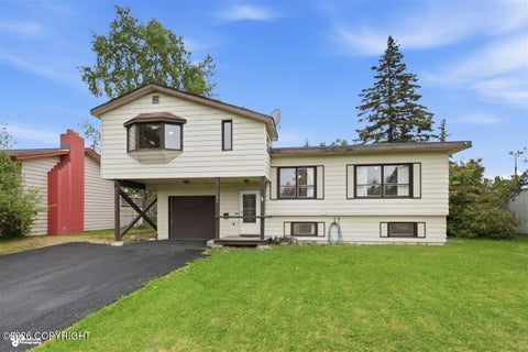 Photo of 1607 Marten Street, Anchorage, AK 99504 (MLS # 26-7611)