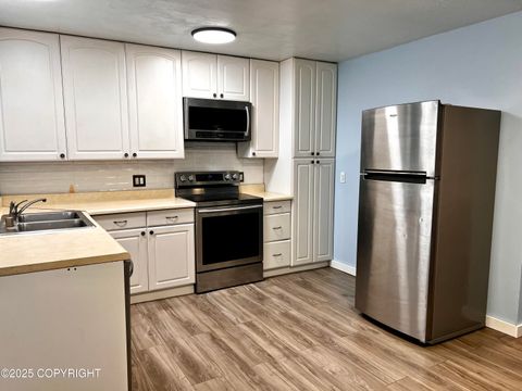 Photo of 3337 Creekside Drive #B, Anchorage, AK 99504 (MLS # 25-14560)