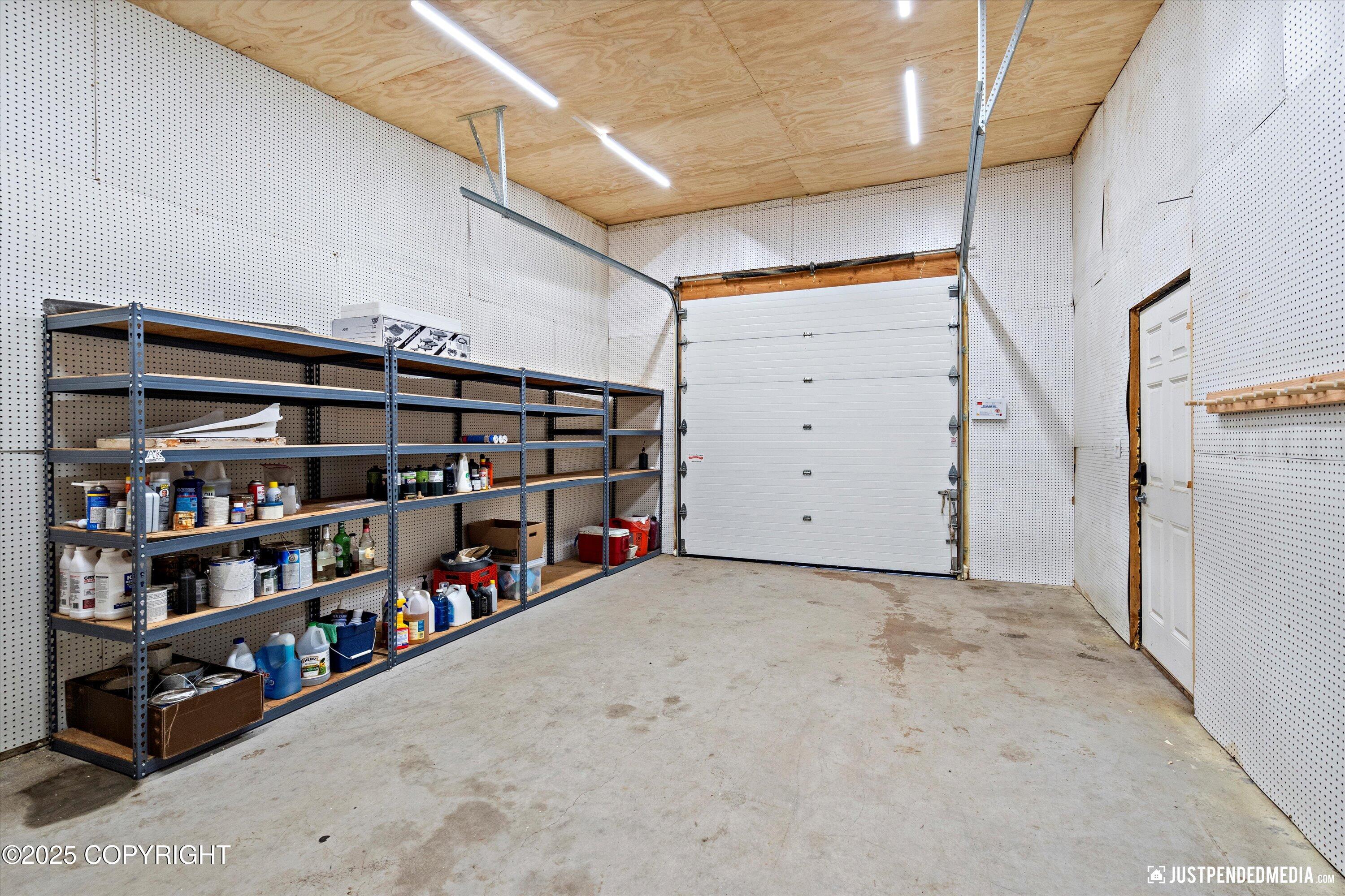 Anchorage, Alaska 99516, United States, 4 Bedrooms Bedrooms, ,3 BathroomsBathrooms,Residential,Pending,3933