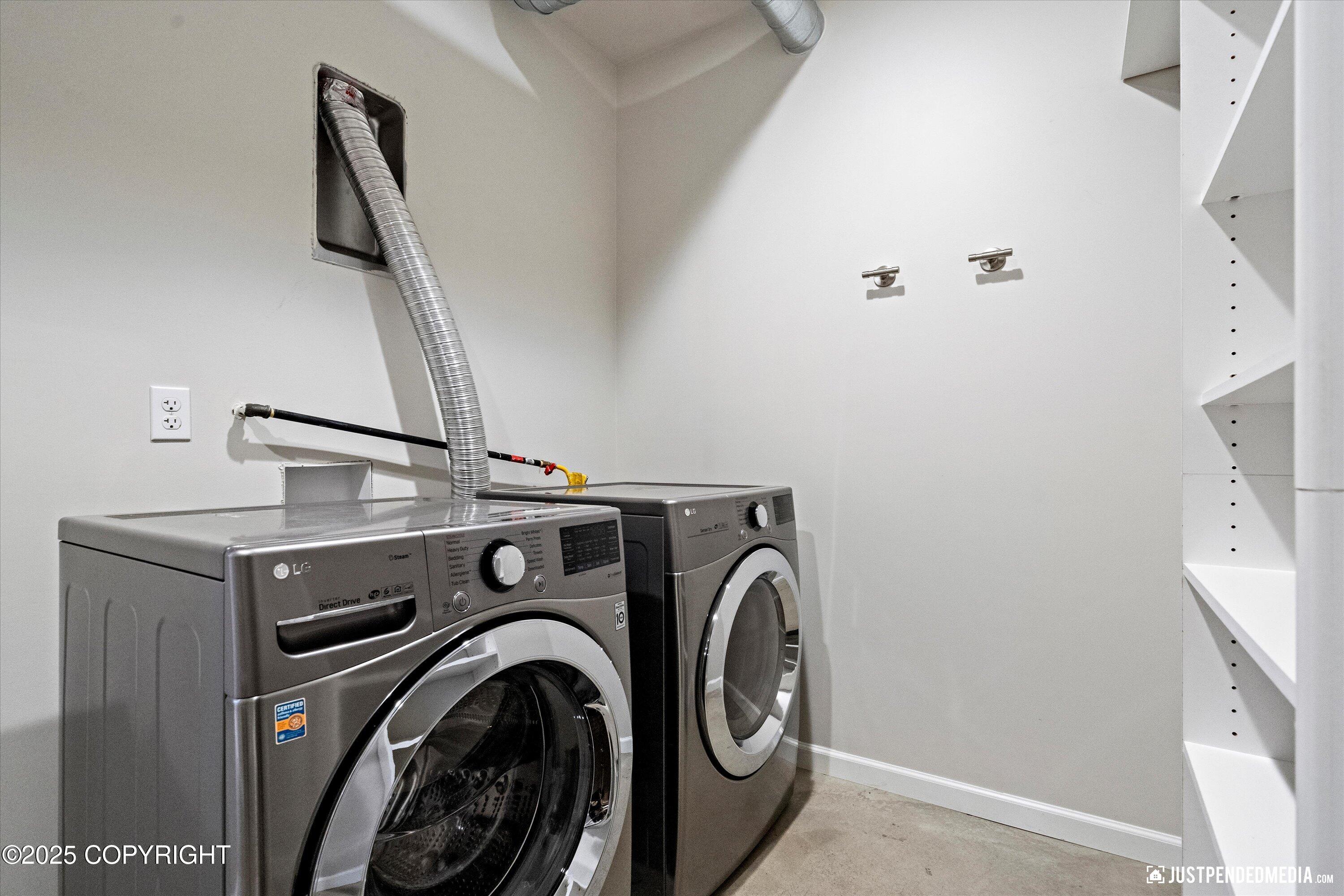 Anchorage, Alaska 99516, United States, 4 Bedrooms Bedrooms, ,3 BathroomsBathrooms,Residential,Pending,3933