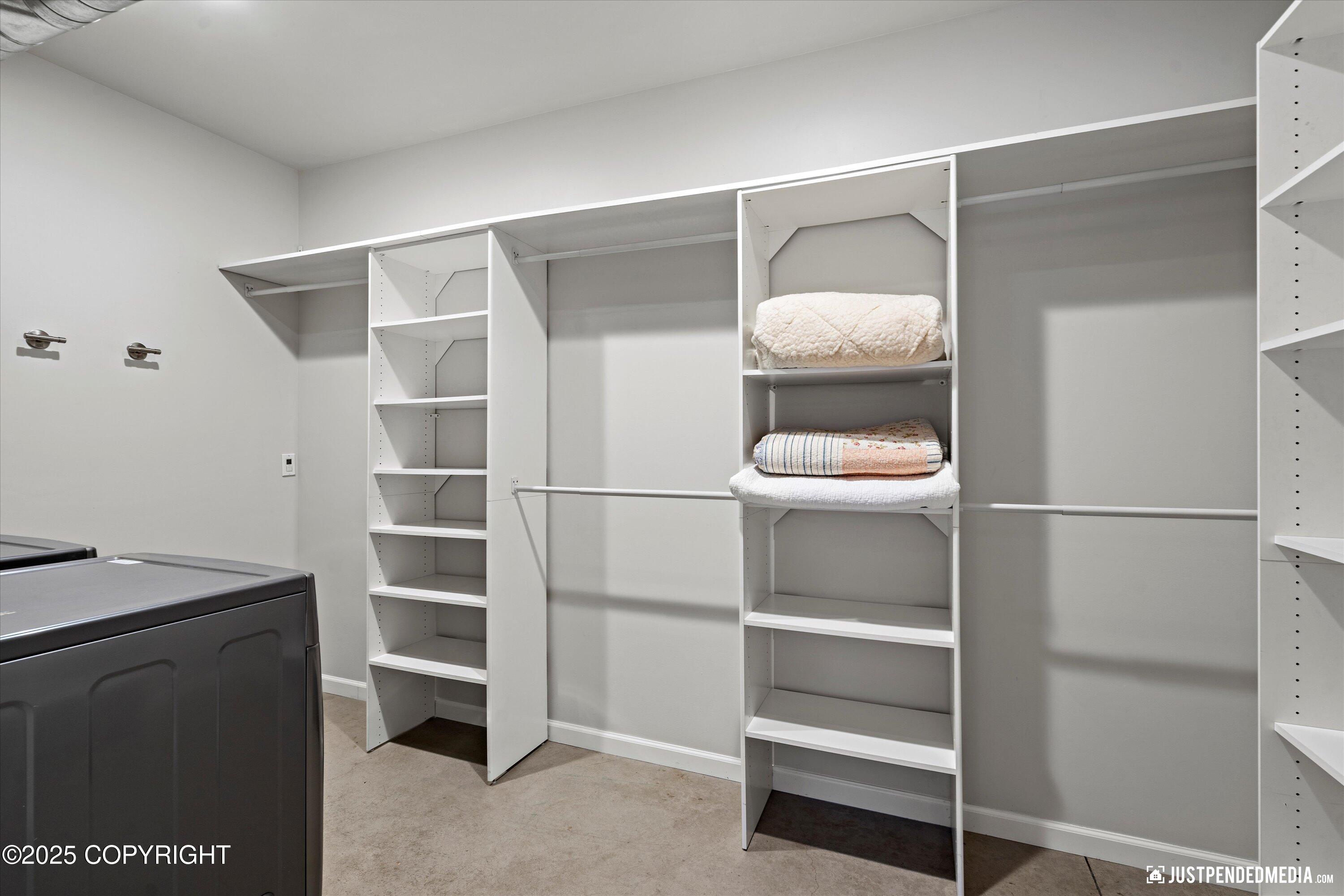 Anchorage, Alaska 99516, United States, 4 Bedrooms Bedrooms, ,3 BathroomsBathrooms,Residential,Pending,3933