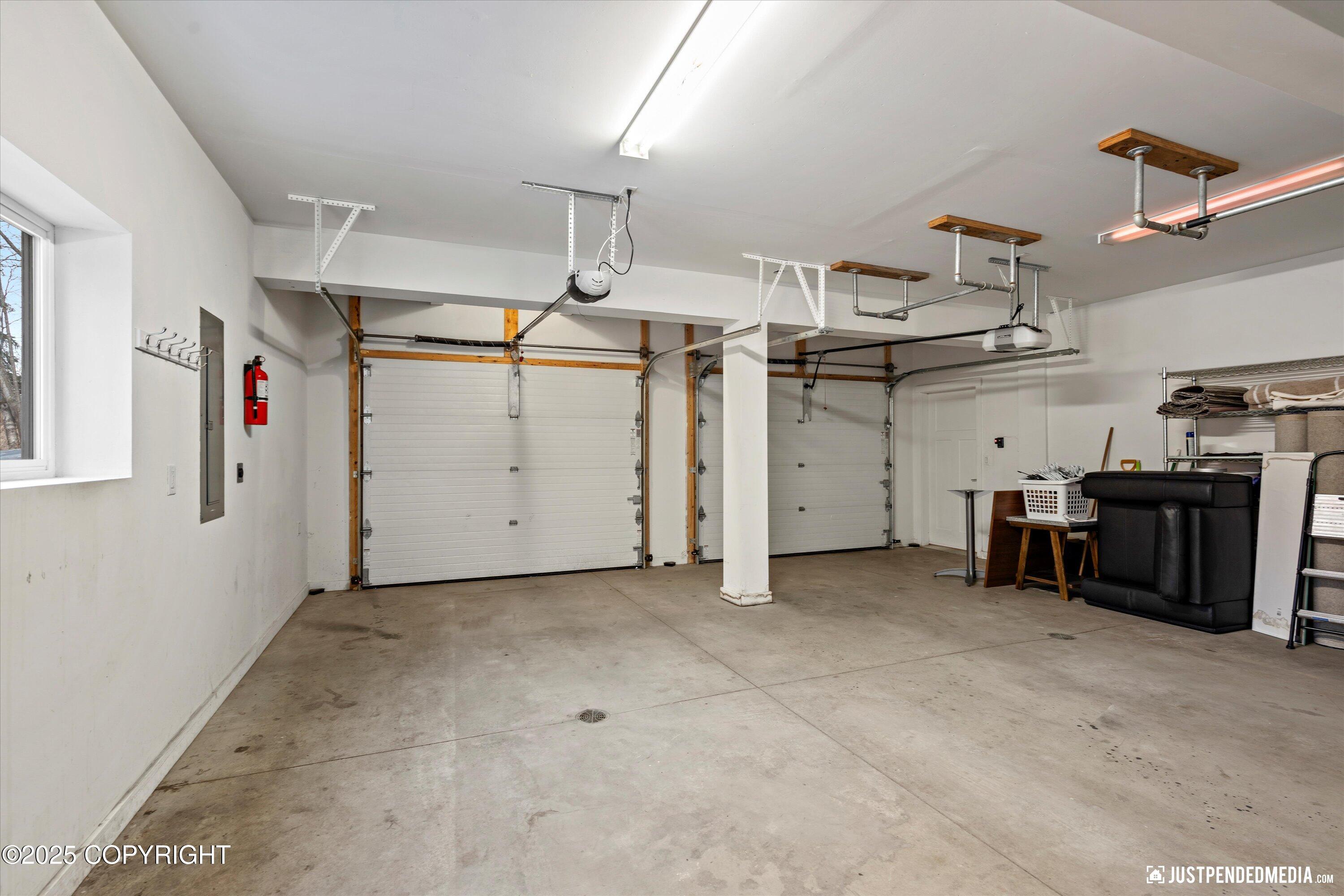 Anchorage, Alaska 99516, United States, 4 Bedrooms Bedrooms, ,3 BathroomsBathrooms,Residential,Pending,3933