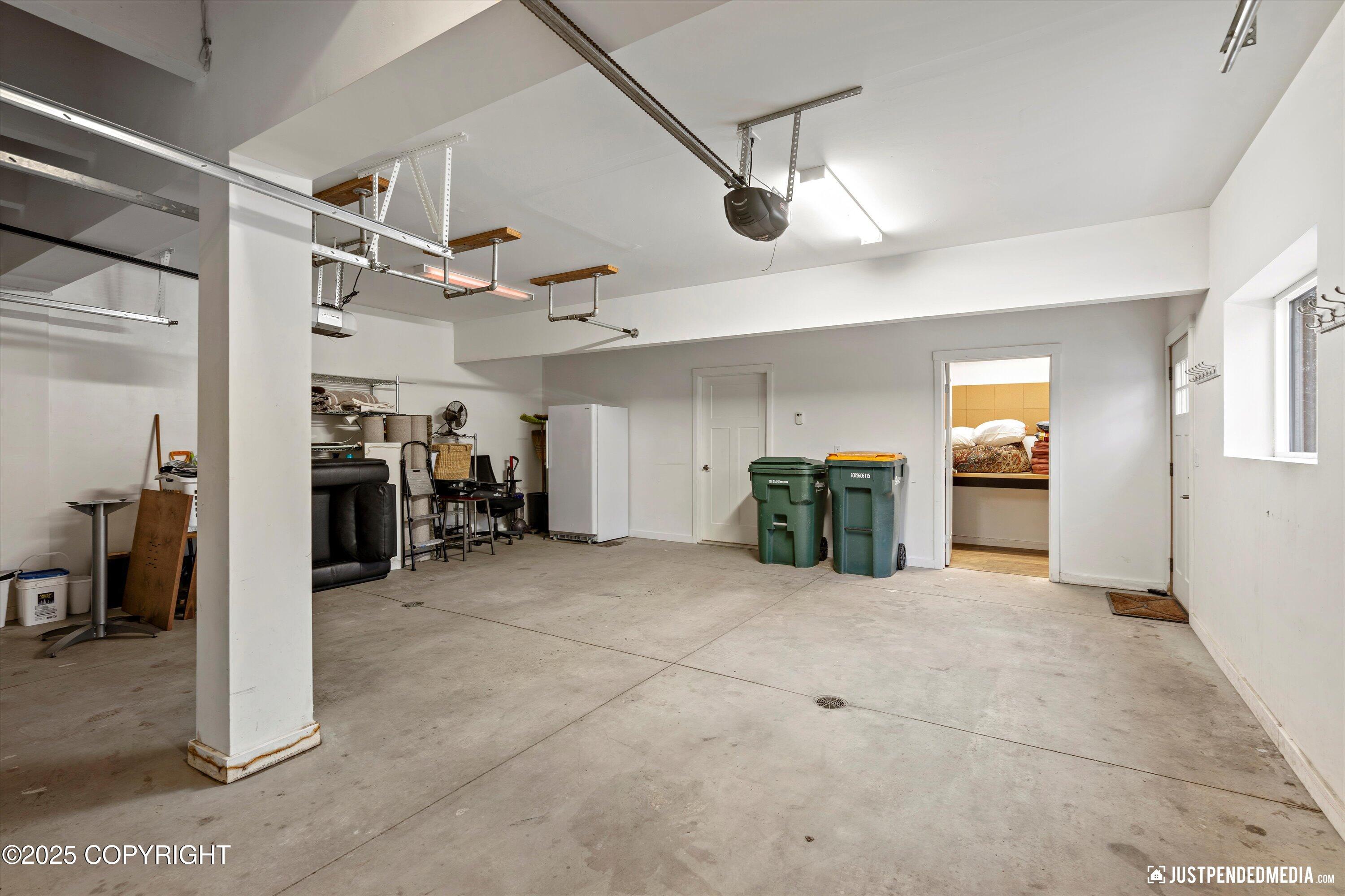 Anchorage, Alaska 99516, United States, 4 Bedrooms Bedrooms, ,3 BathroomsBathrooms,Residential,Pending,3933