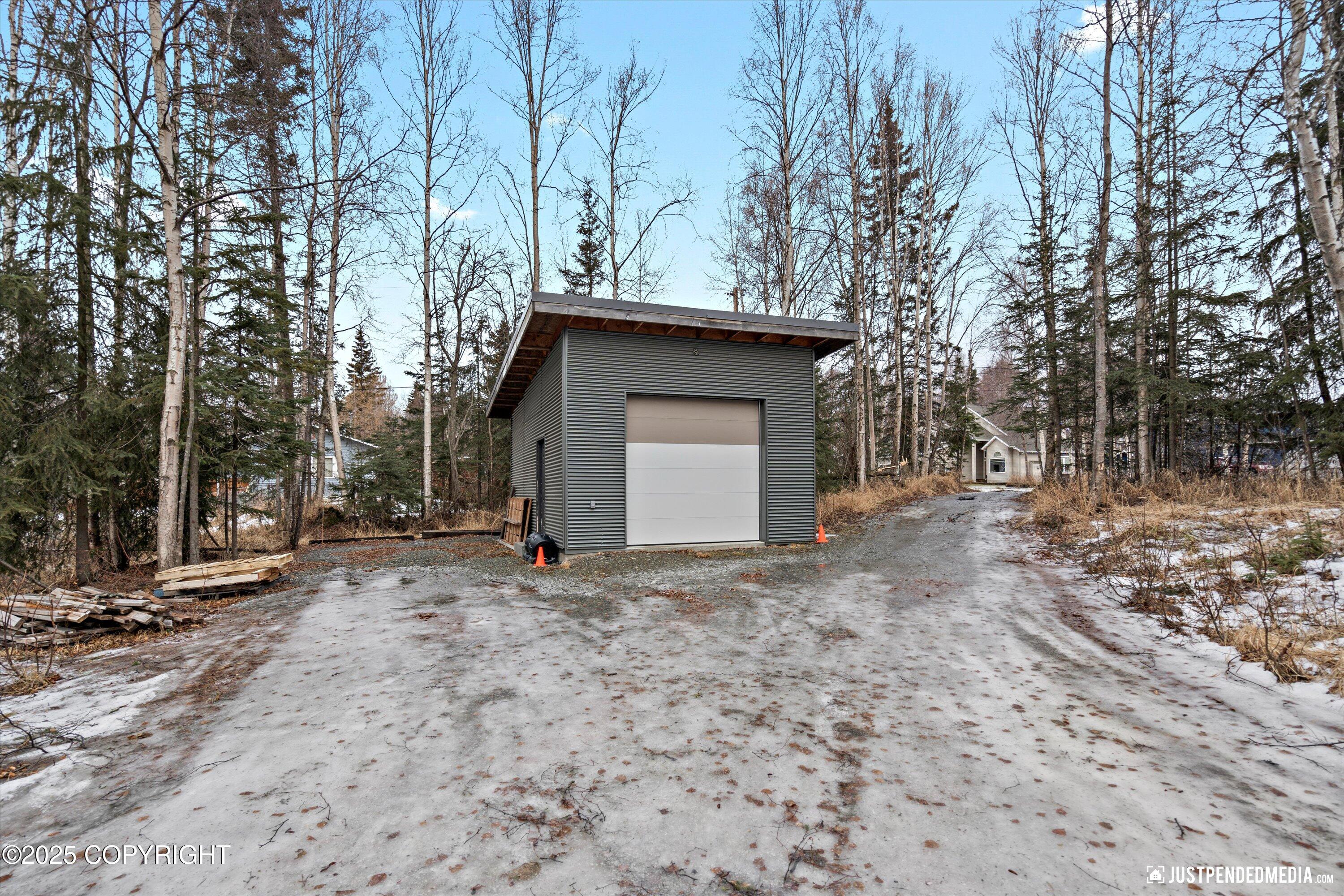 Anchorage, Alaska 99516, United States, 4 Bedrooms Bedrooms, ,3 BathroomsBathrooms,Residential,Pending,3933