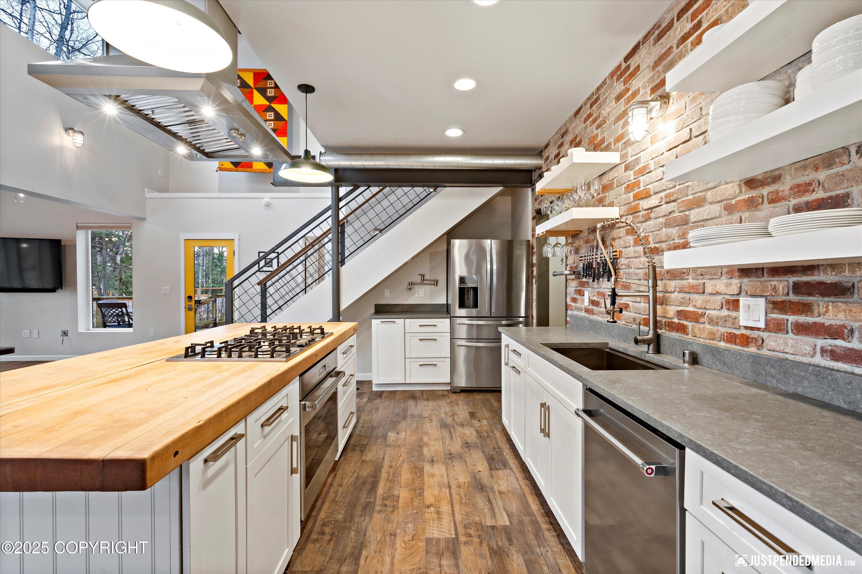 Anchorage, Alaska 99516, United States, 4 Bedrooms Bedrooms, ,3 BathroomsBathrooms,Residential,Pending,3933