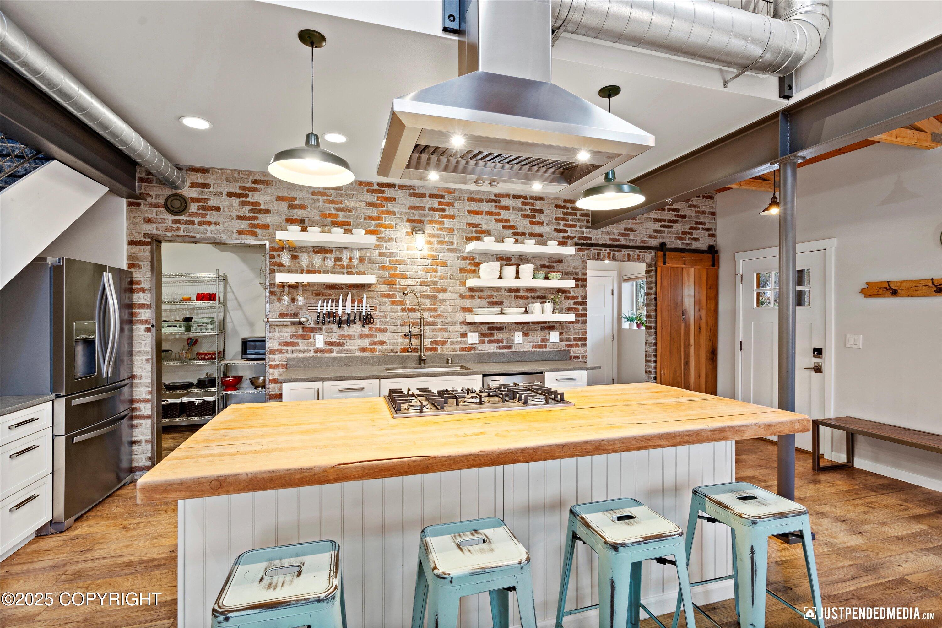 Anchorage, Alaska 99516, United States, 4 Bedrooms Bedrooms, ,3 BathroomsBathrooms,Residential,Pending,3933