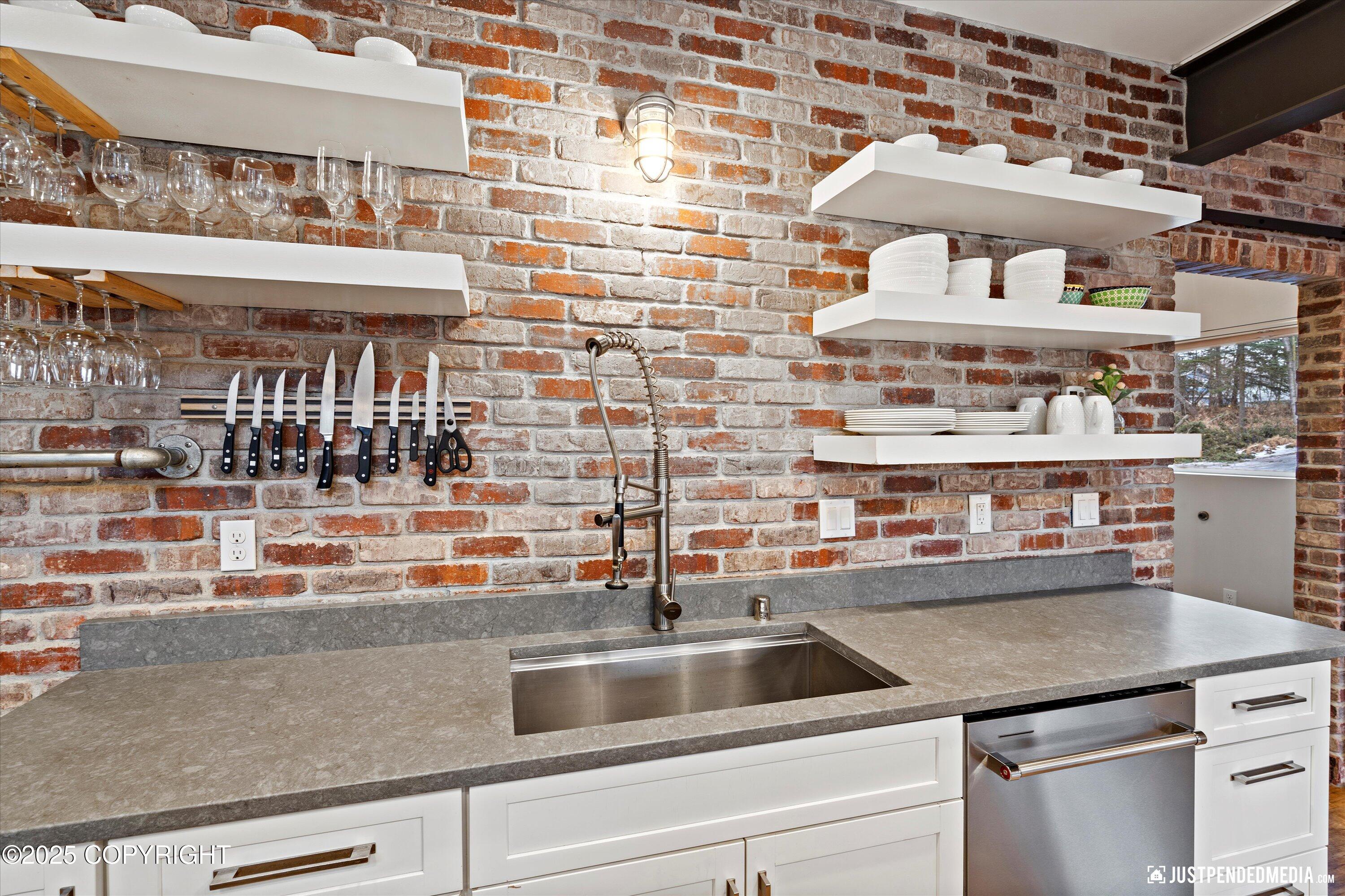 Anchorage, Alaska 99516, United States, 4 Bedrooms Bedrooms, ,3 BathroomsBathrooms,Residential,Pending,3933