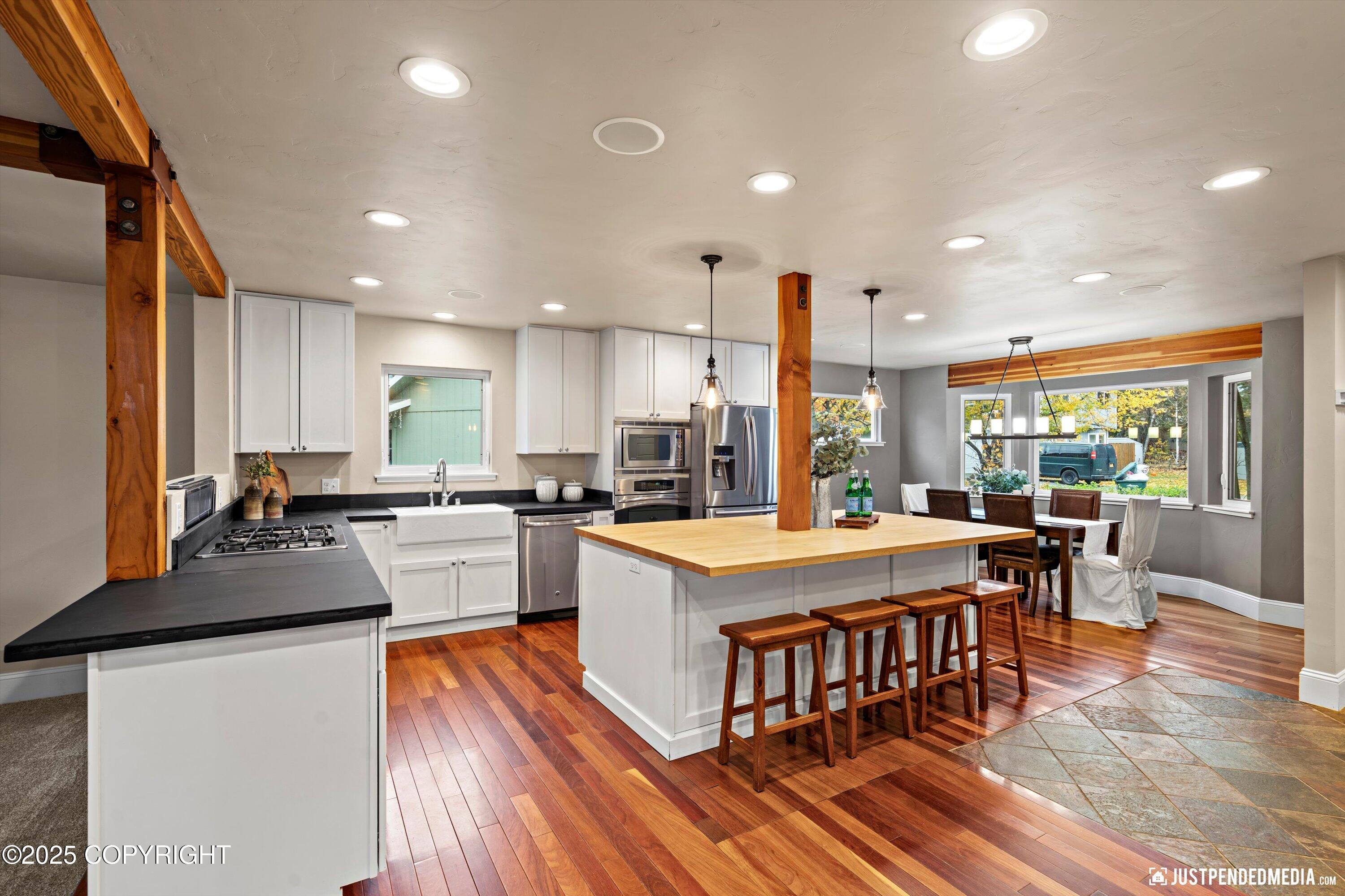 Anchorage, Alaska 99515, United States, 5 Bedrooms Bedrooms, ,3 BathroomsBathrooms,Residential,Active,225454