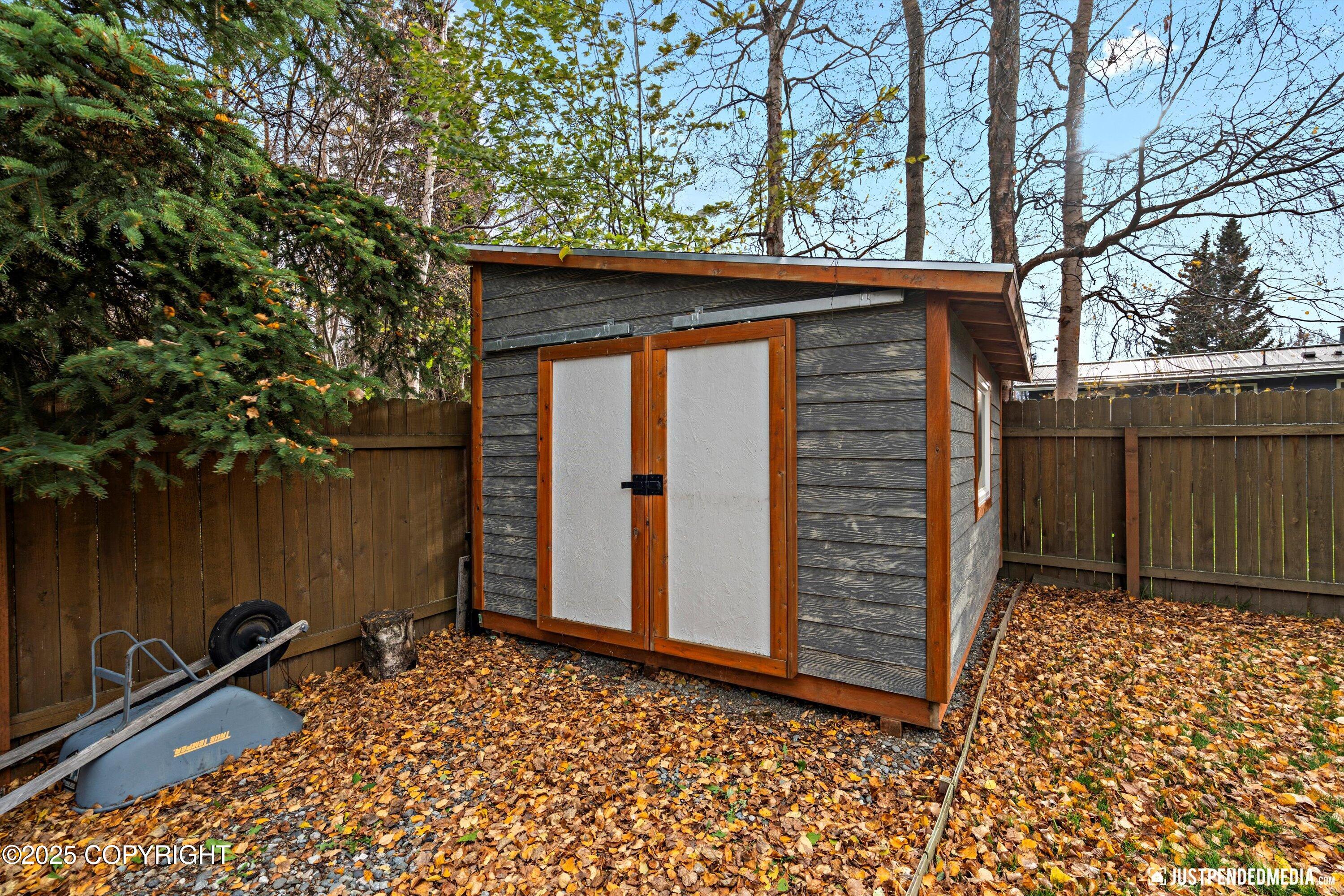 Anchorage, Alaska 99515, United States, 5 Bedrooms Bedrooms, ,3 BathroomsBathrooms,Residential,Active,225454