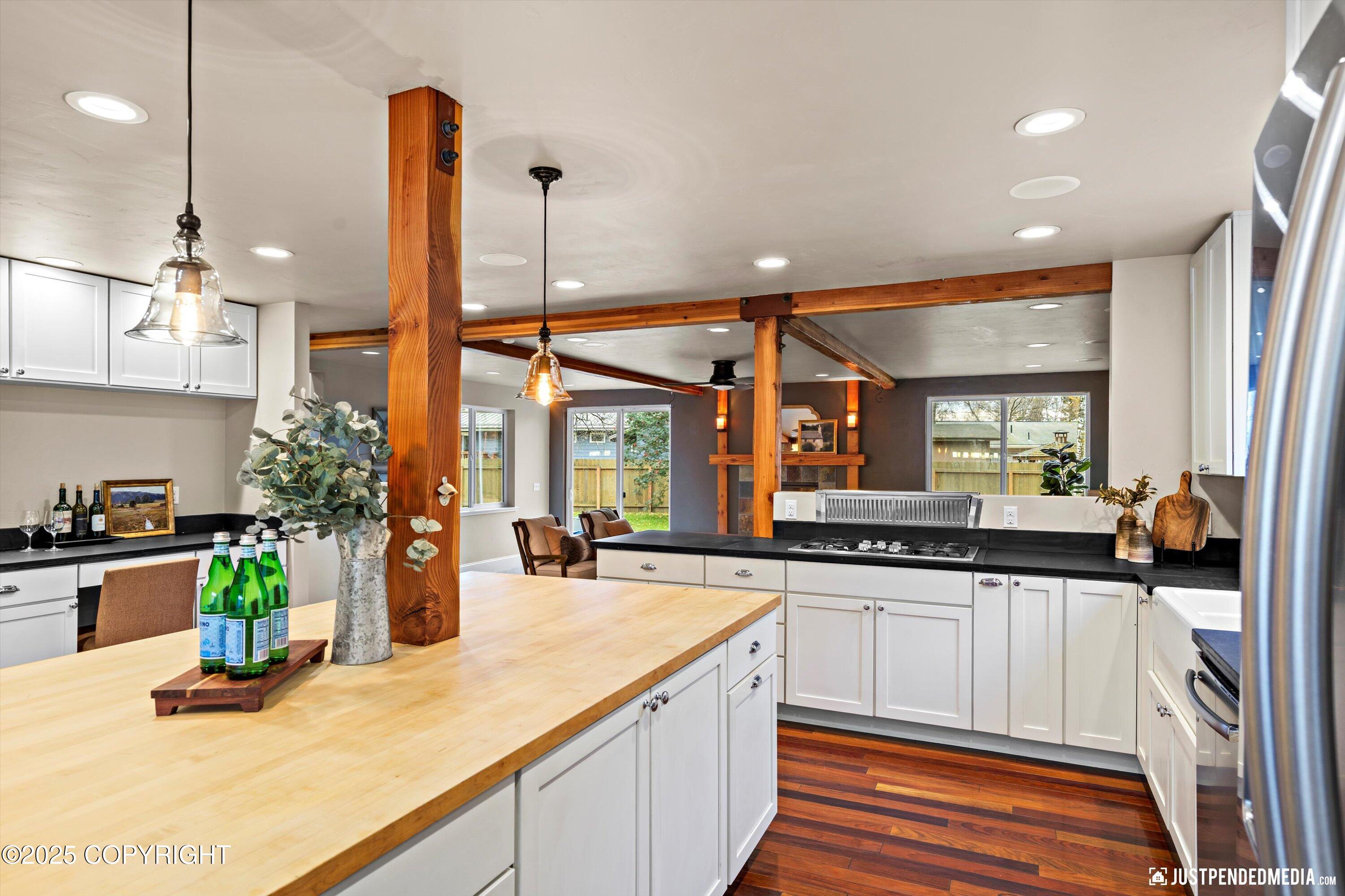 Anchorage, Alaska 99515, United States, 5 Bedrooms Bedrooms, ,3 BathroomsBathrooms,Residential,Active,225454