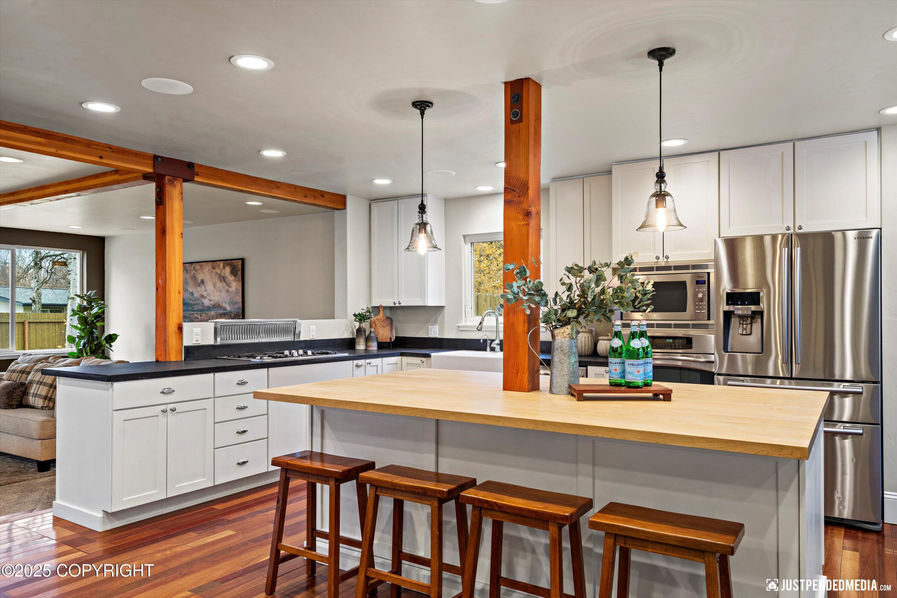 Anchorage, Alaska 99515, United States, 5 Bedrooms Bedrooms, ,3 BathroomsBathrooms,Residential,Active,225454