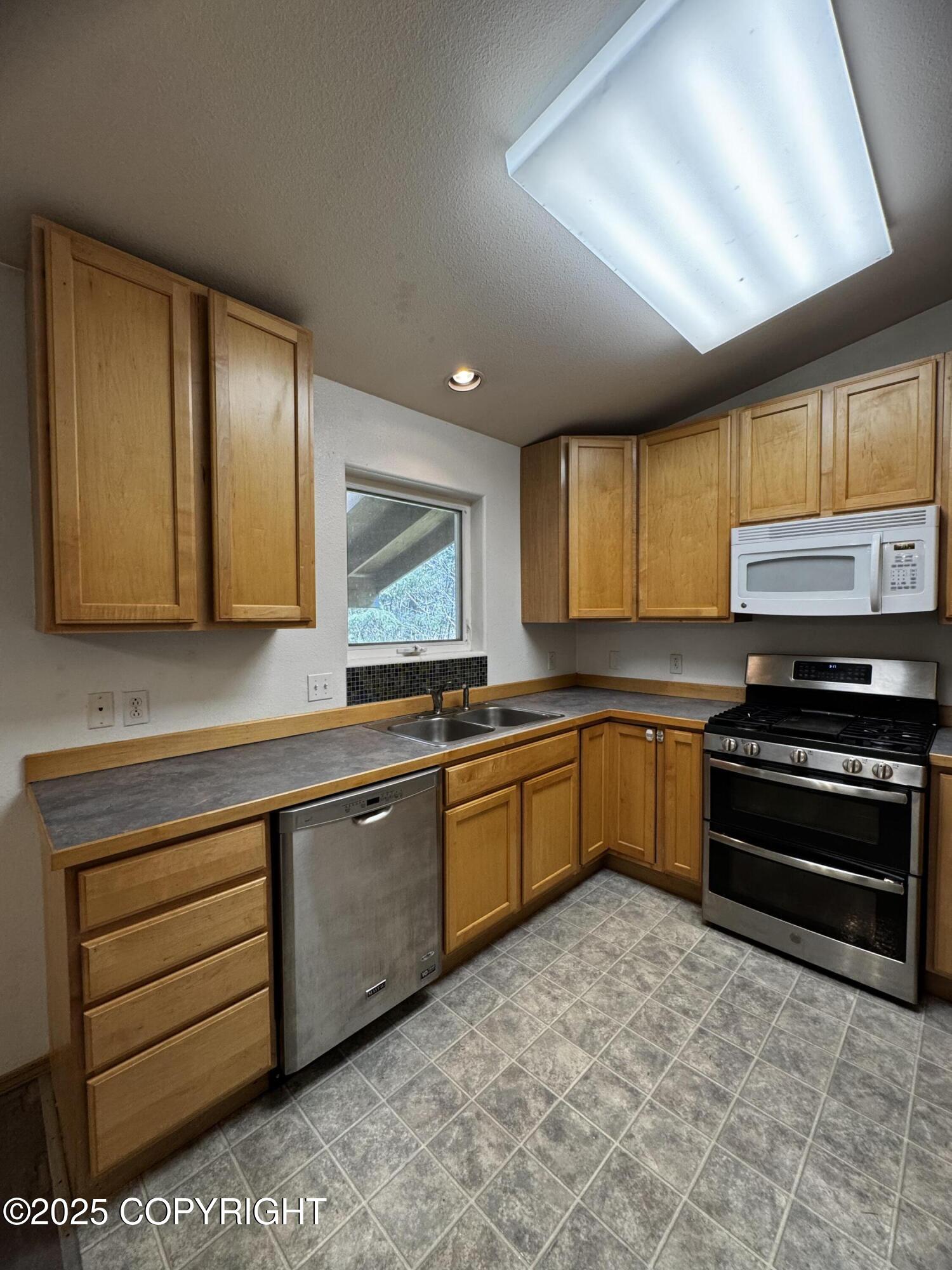 33325 Vinewood Lane, Seward, Alaska image 6