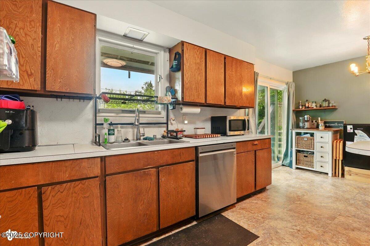 7446 E 20th Avenue, Anchorage, Alaska image 8