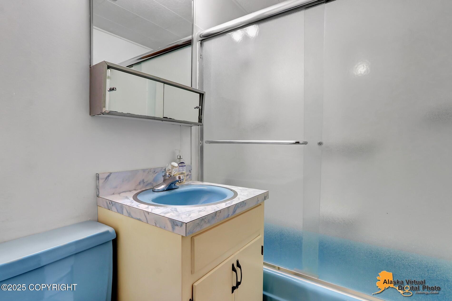 Anchorage, Alaska 99501, United States, 4 Bedrooms Bedrooms, ,2 BathroomsBathrooms,Residential,Pending,208731