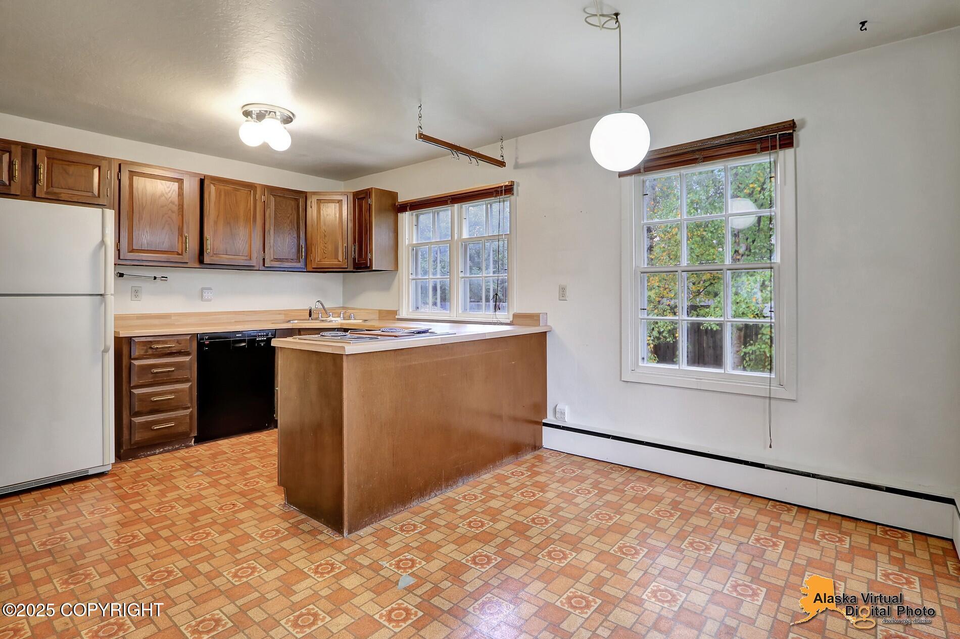 Anchorage, Alaska 99501, United States, 4 Bedrooms Bedrooms, ,2 BathroomsBathrooms,Residential,Pending,208731