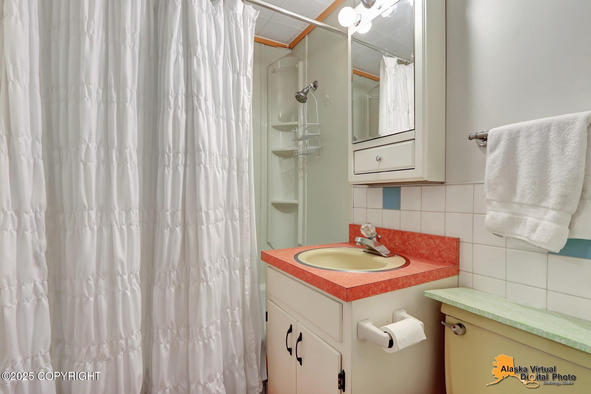 Anchorage, Alaska 99501, United States, 4 Bedrooms Bedrooms, ,2 BathroomsBathrooms,Residential,Pending,208731