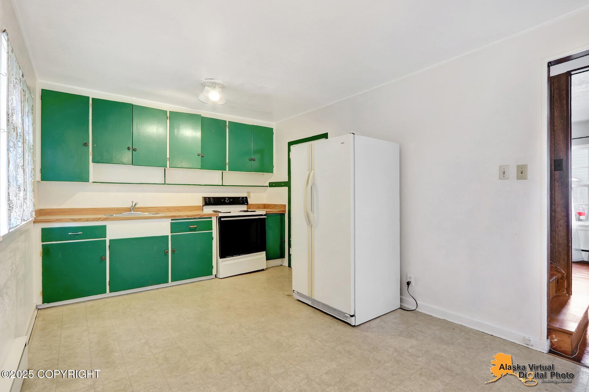 Anchorage, Alaska 99501, United States, 4 Bedrooms Bedrooms, ,2 BathroomsBathrooms,Residential,Pending,208731