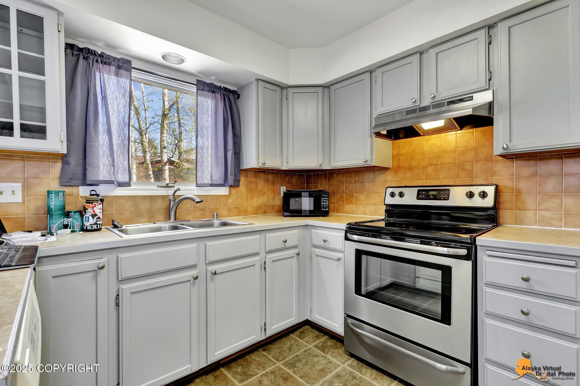 18305 Hidden Falls Avenue, Eagle River, Alaska image 12