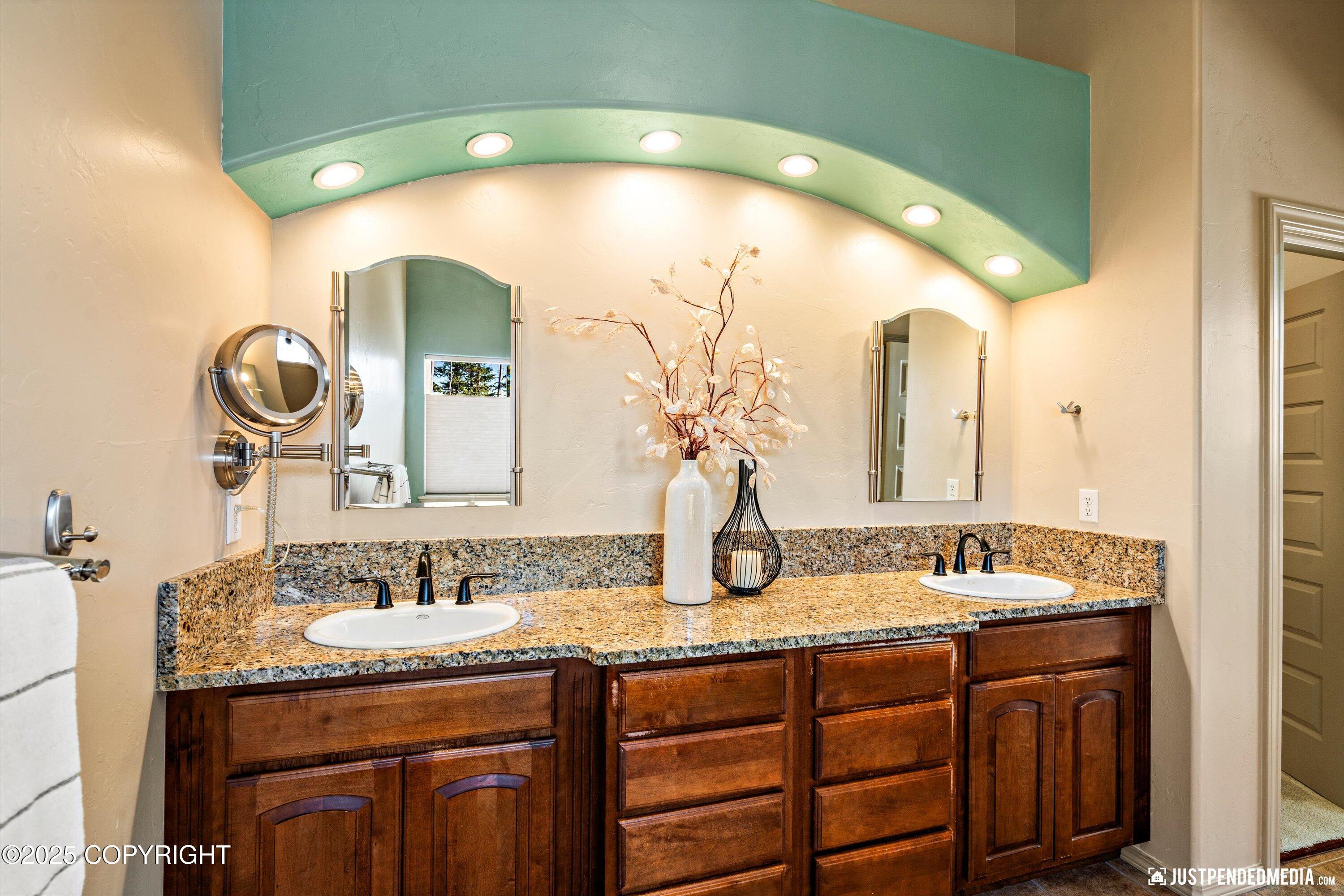 Eagle River, Alaska 99577, United States, 4 Bedrooms Bedrooms, ,3 BathroomsBathrooms,Residential,Active,221436