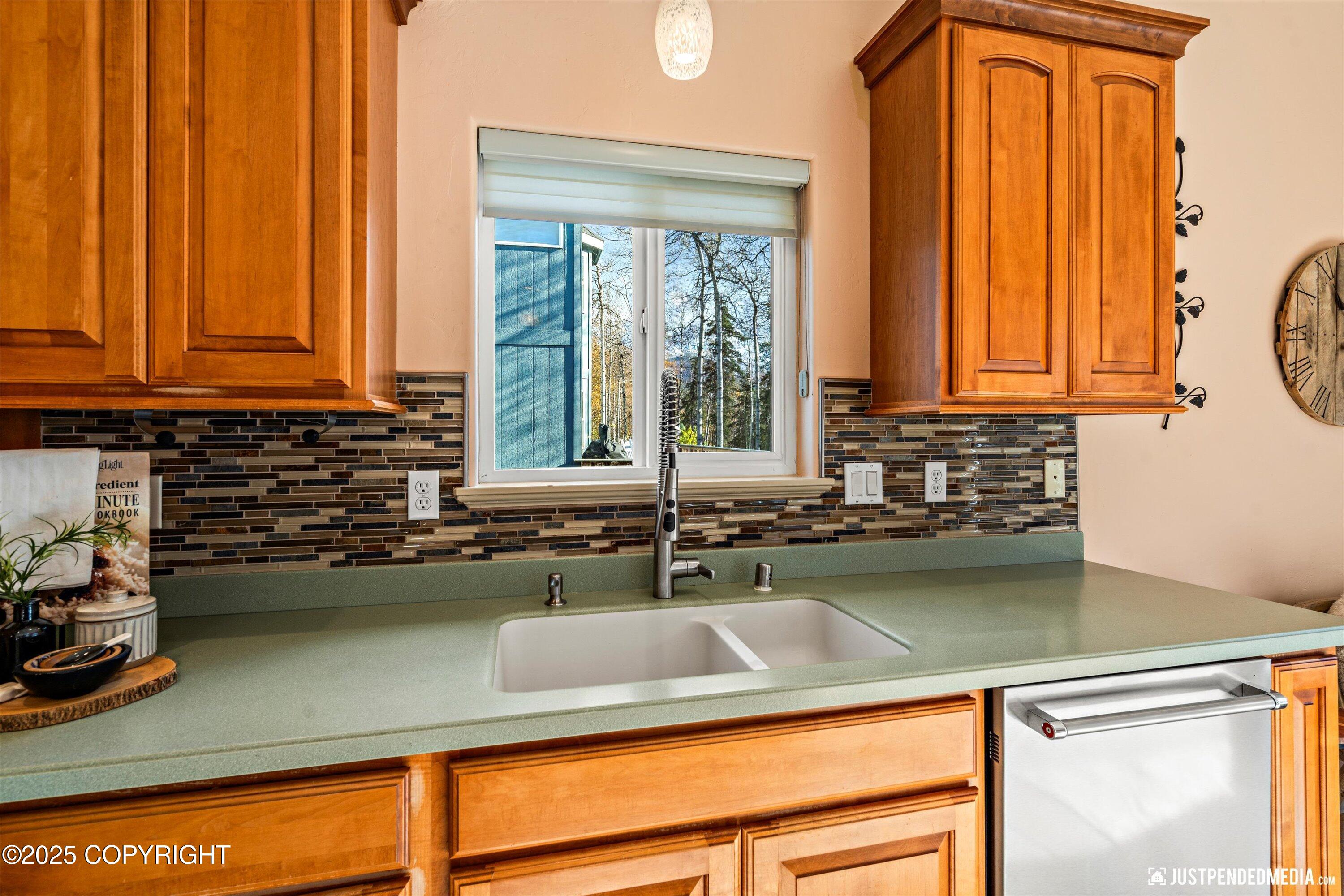 Eagle River, Alaska 99577, United States, 4 Bedrooms Bedrooms, ,3 BathroomsBathrooms,Residential,Active,221436