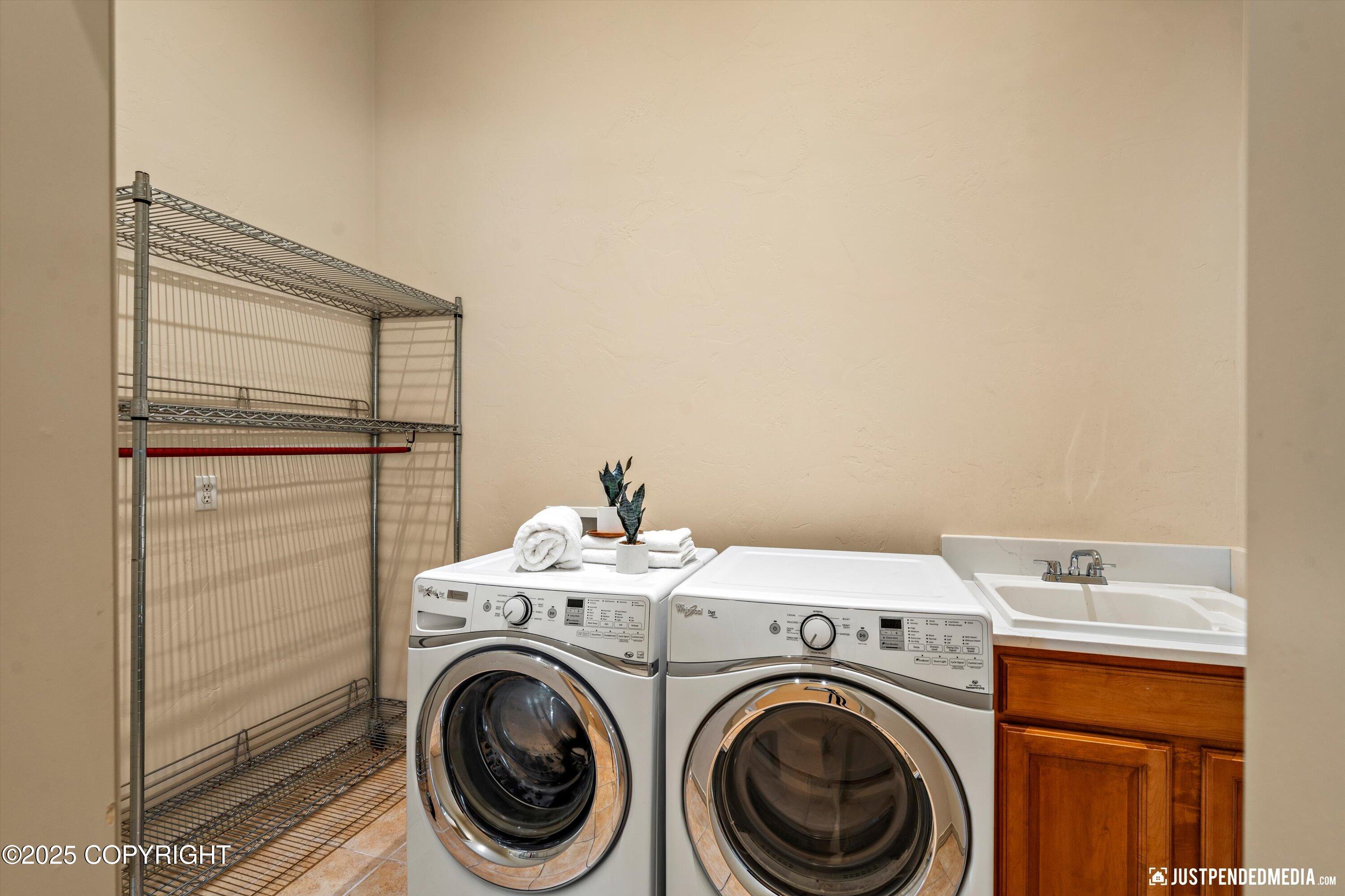 Eagle River, Alaska 99577, United States, 4 Bedrooms Bedrooms, ,3 BathroomsBathrooms,Residential,Active,221436