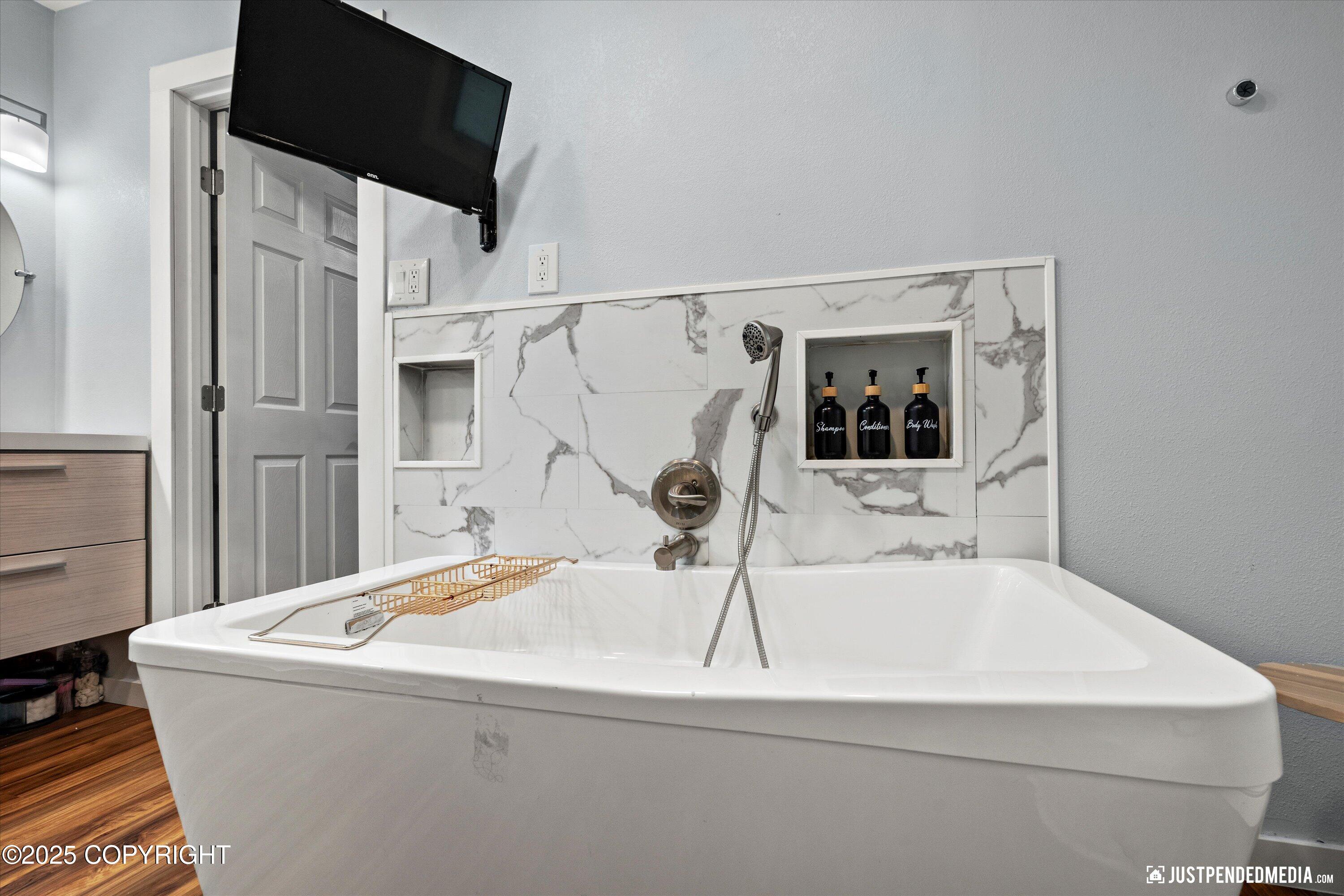 7320 Augustine Drive, Anchorage, Alaska image 38
