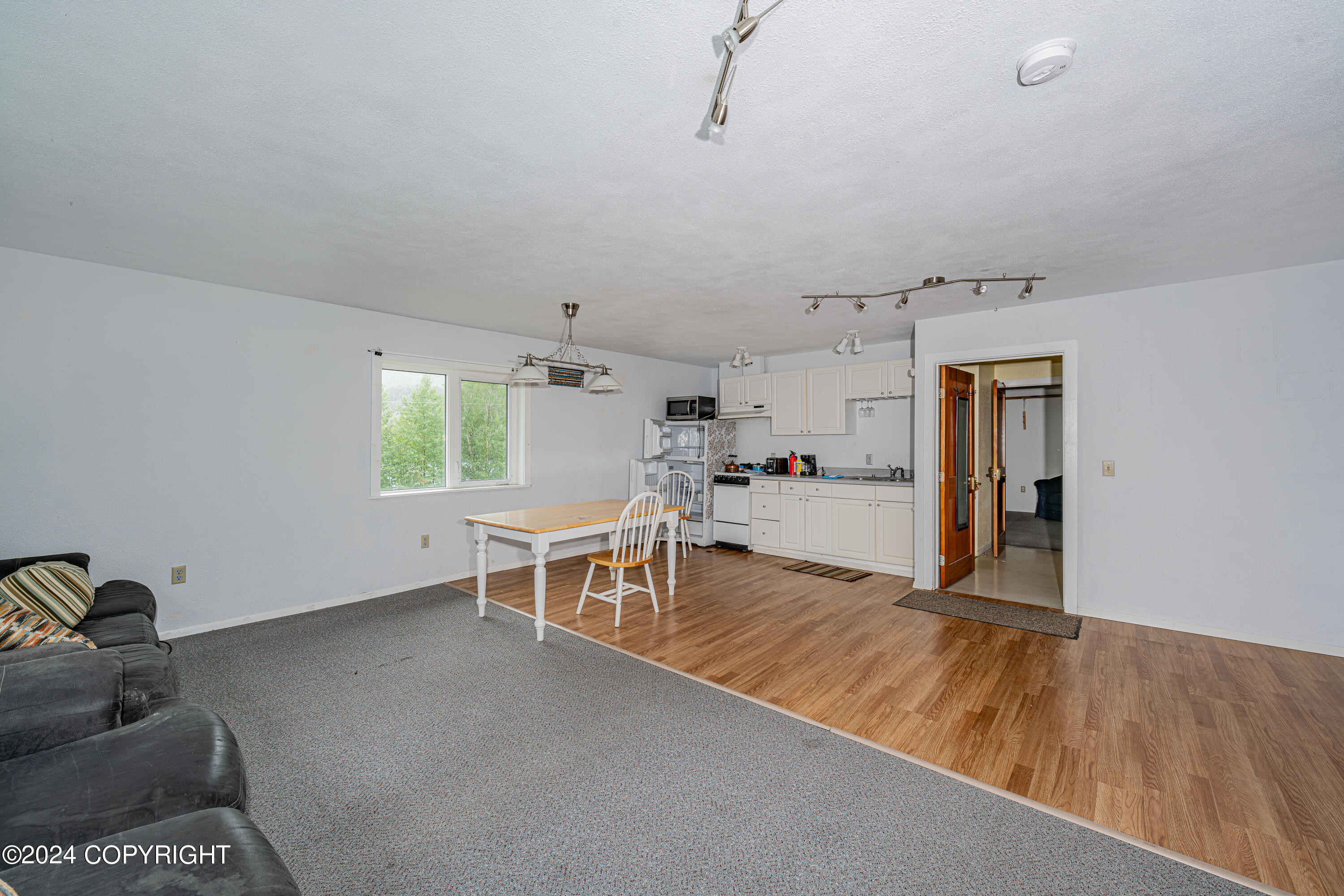 Cooper Landing, Alaska 99572, United States, 7 Bedrooms Bedrooms, ,5 BathroomsBathrooms,Residential,Pending,51647