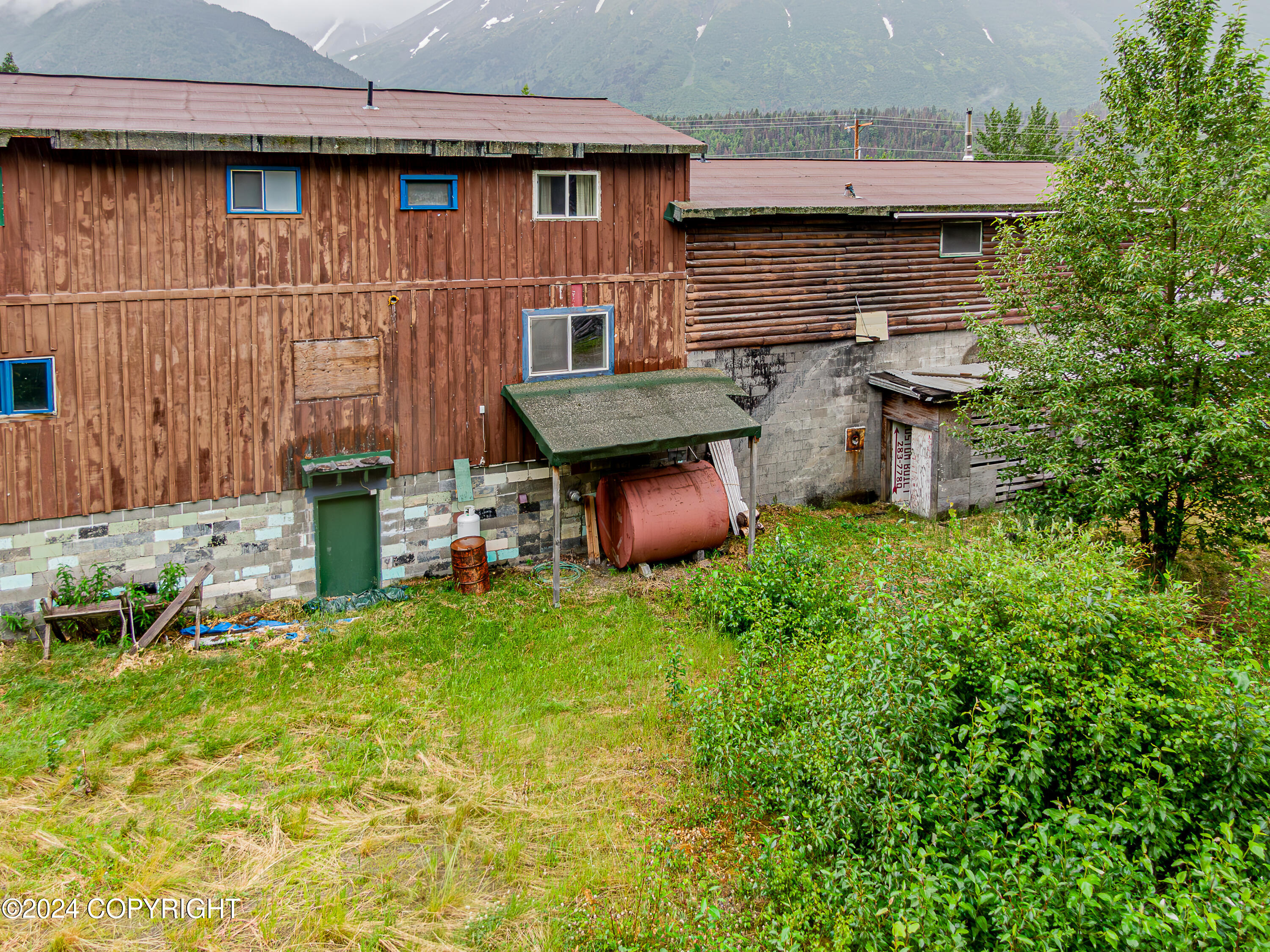 Cooper Landing, Alaska 99572, United States, 7 Bedrooms Bedrooms, ,5 BathroomsBathrooms,Residential,Pending,51647