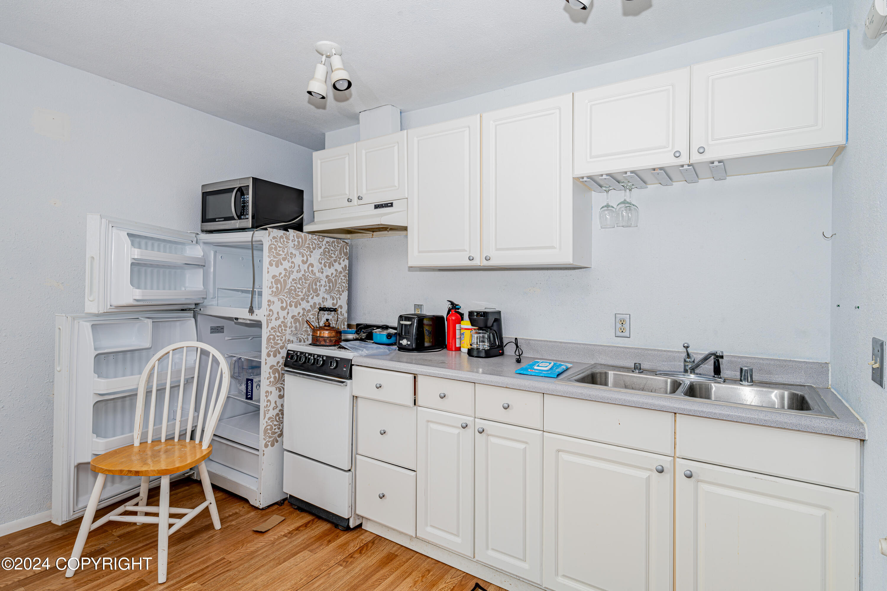 Cooper Landing, Alaska 99572, United States, 7 Bedrooms Bedrooms, ,5 BathroomsBathrooms,Residential,Pending,51647