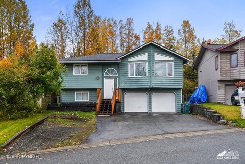 Photo of 8013 Parkridge Circle, Anchorage, AK 99507 (MLS # 26-12869)
