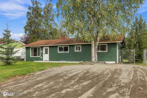 Photo of 138 Farnsworth Boulevard, Soldotna, AK 99669 (MLS # 26-11664)