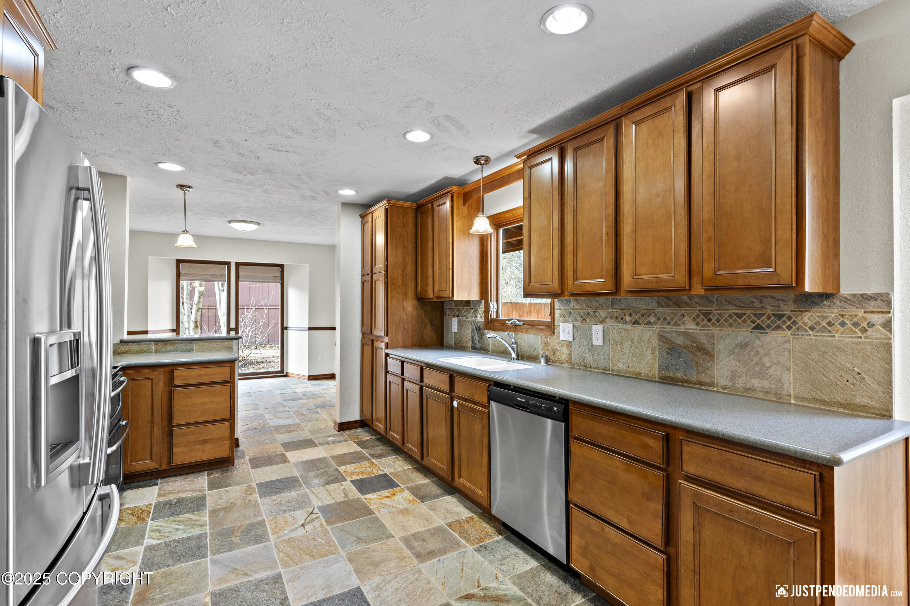 19805 S Montague Loop, Eagle River, Alaska image 13
