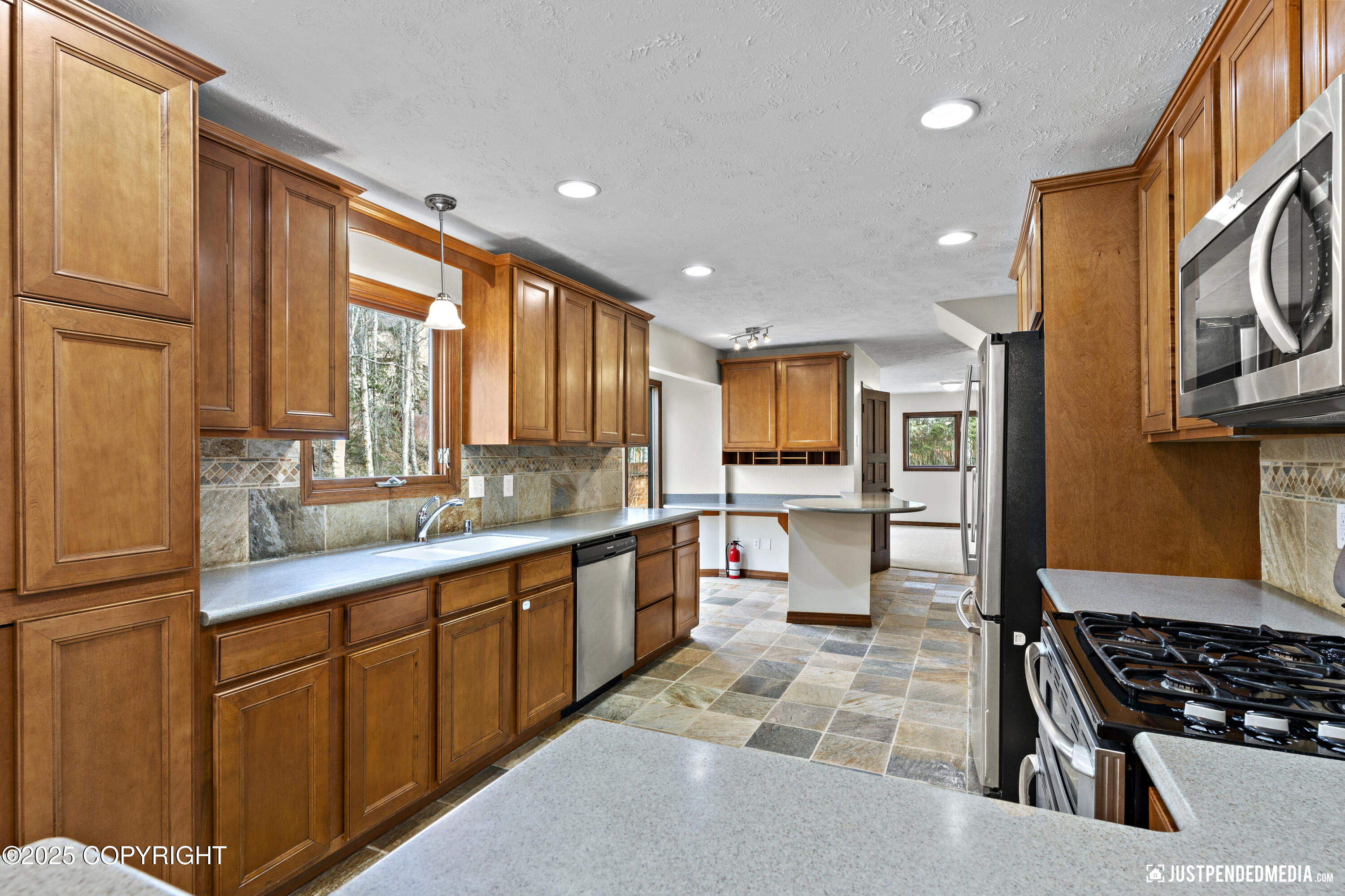 19805 S Montague Loop, Eagle River, Alaska image 12