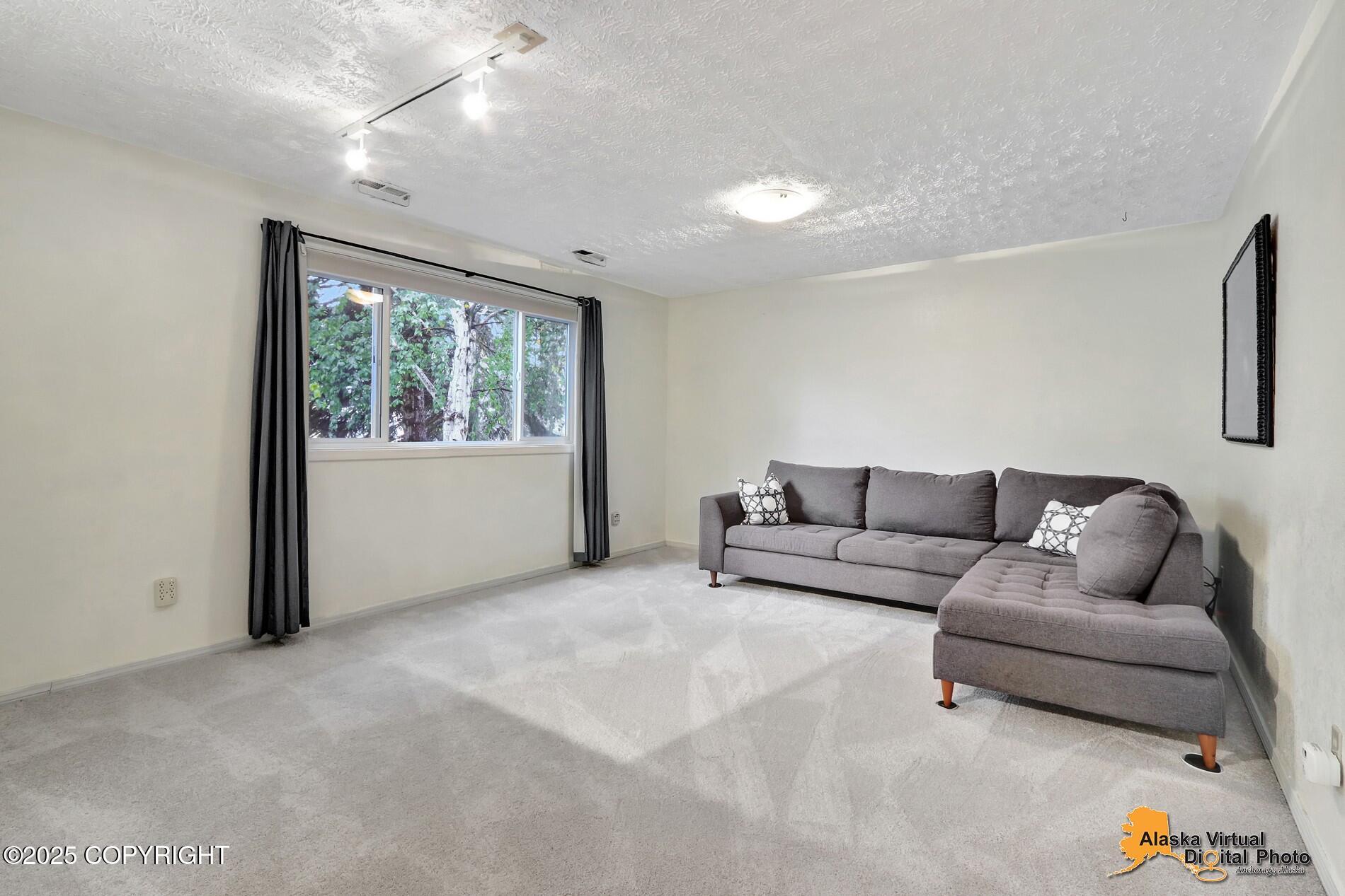 Anchorage, Alaska 99518, United States, 3 Bedrooms Bedrooms, ,2 BathroomsBathrooms,Residential,Pending,209943