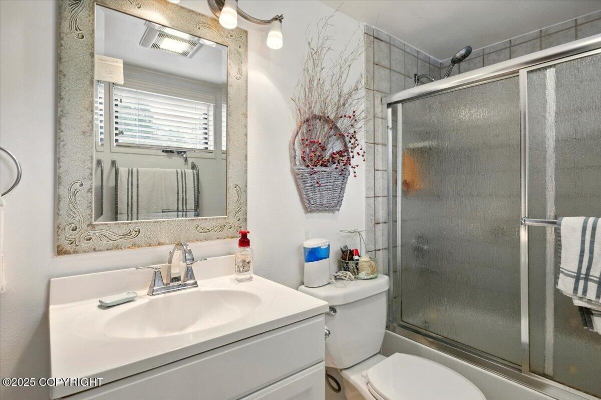 Girdwood, Alaska 99587, United States, 2 Bedrooms Bedrooms, ,1 BathroomBathrooms,Residential,Pending,133405